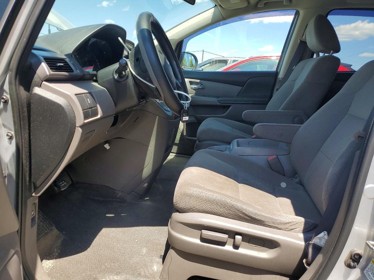 2015 Honda Odyssey Lx Silver vin: 5FNRL5H25FB084988