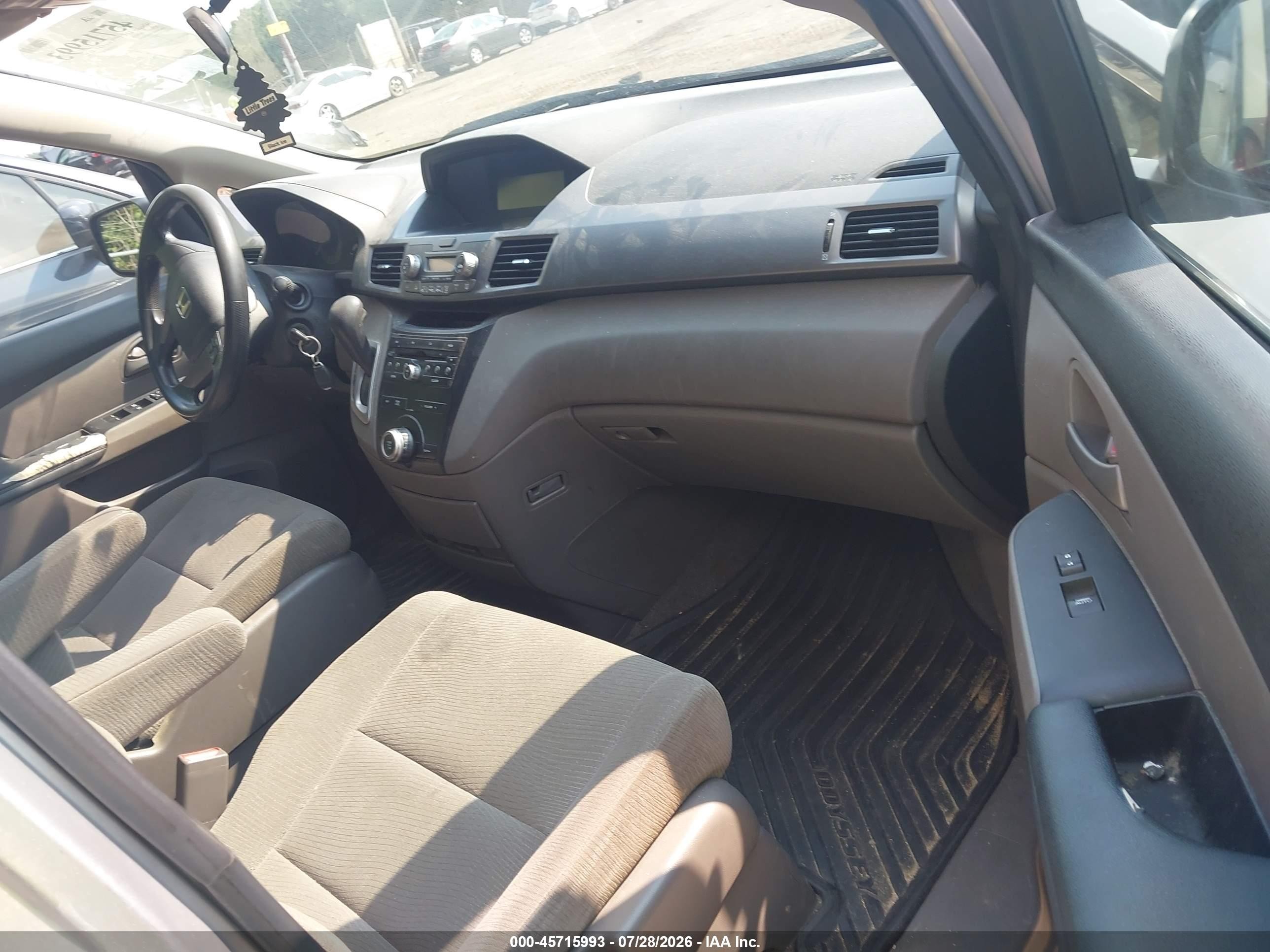 2011 Honda Odyssey Lx Silver vin: 5FNRL5H26BB083441