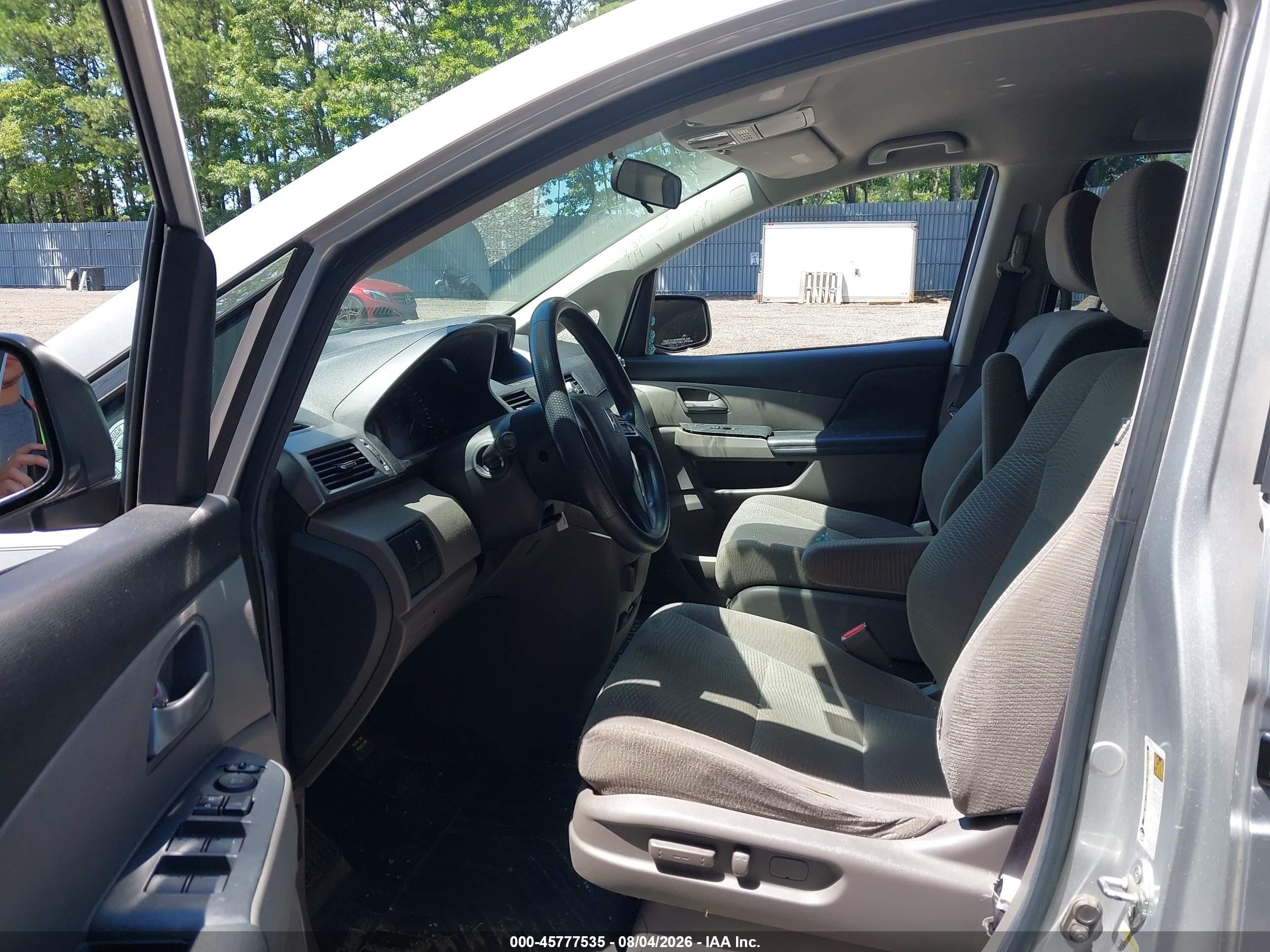 2012 Honda Odyssey Lx Silver vin: 5FNRL5H26CB092948