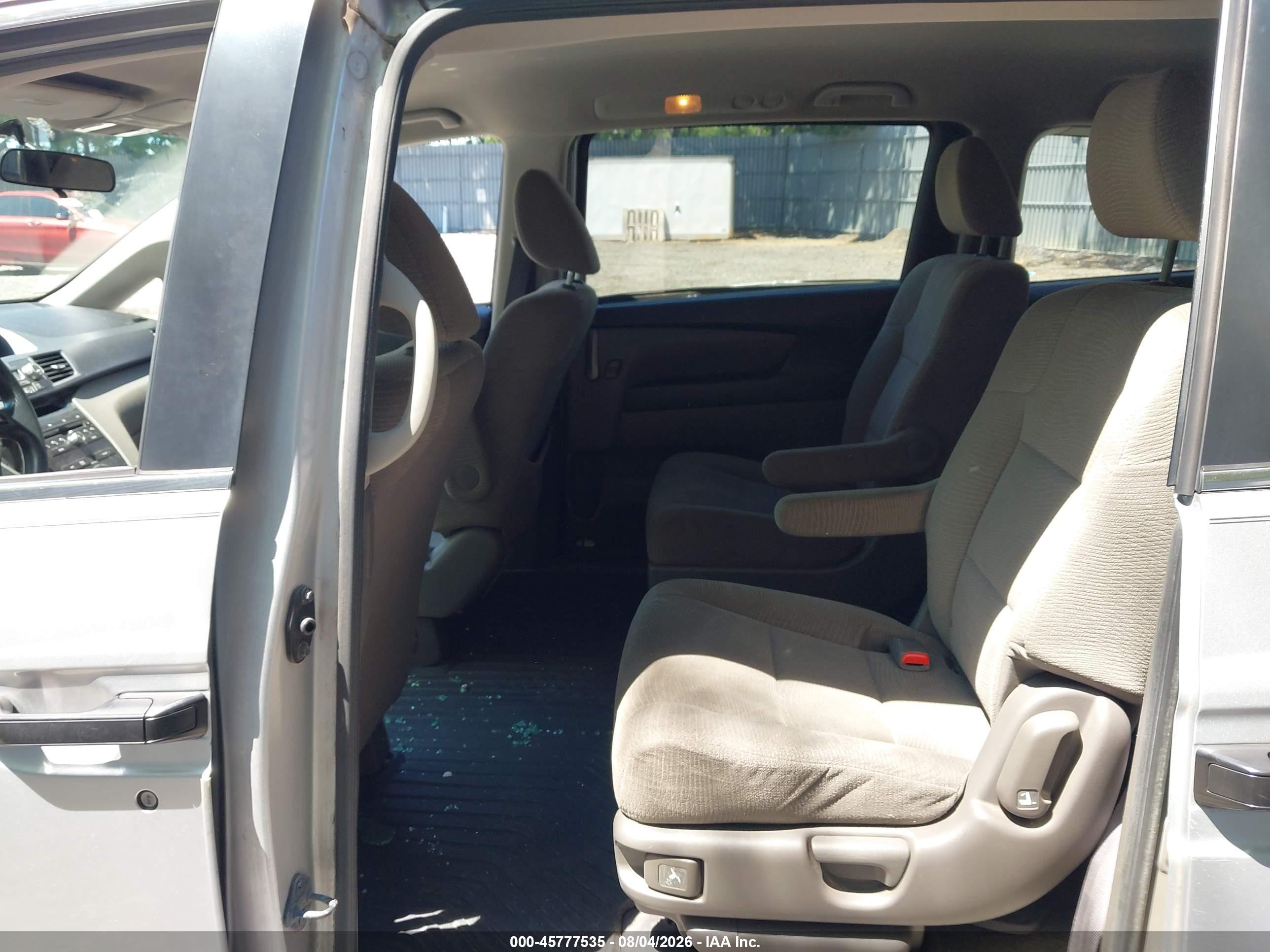 2012 Honda Odyssey Lx Silver vin: 5FNRL5H26CB092948