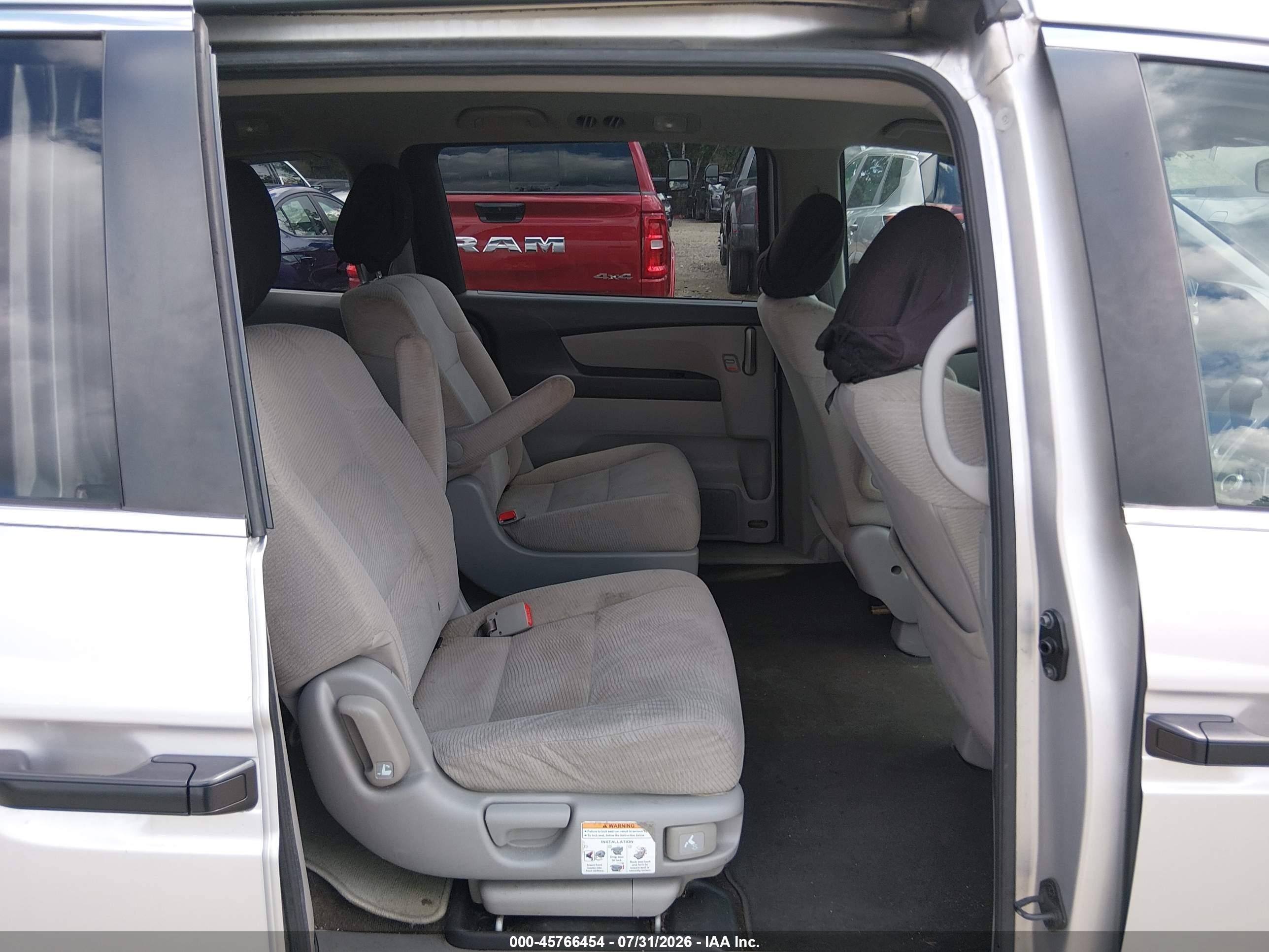 2012 Honda Odyssey Lx Silver vin: 5FNRL5H26CB103382
