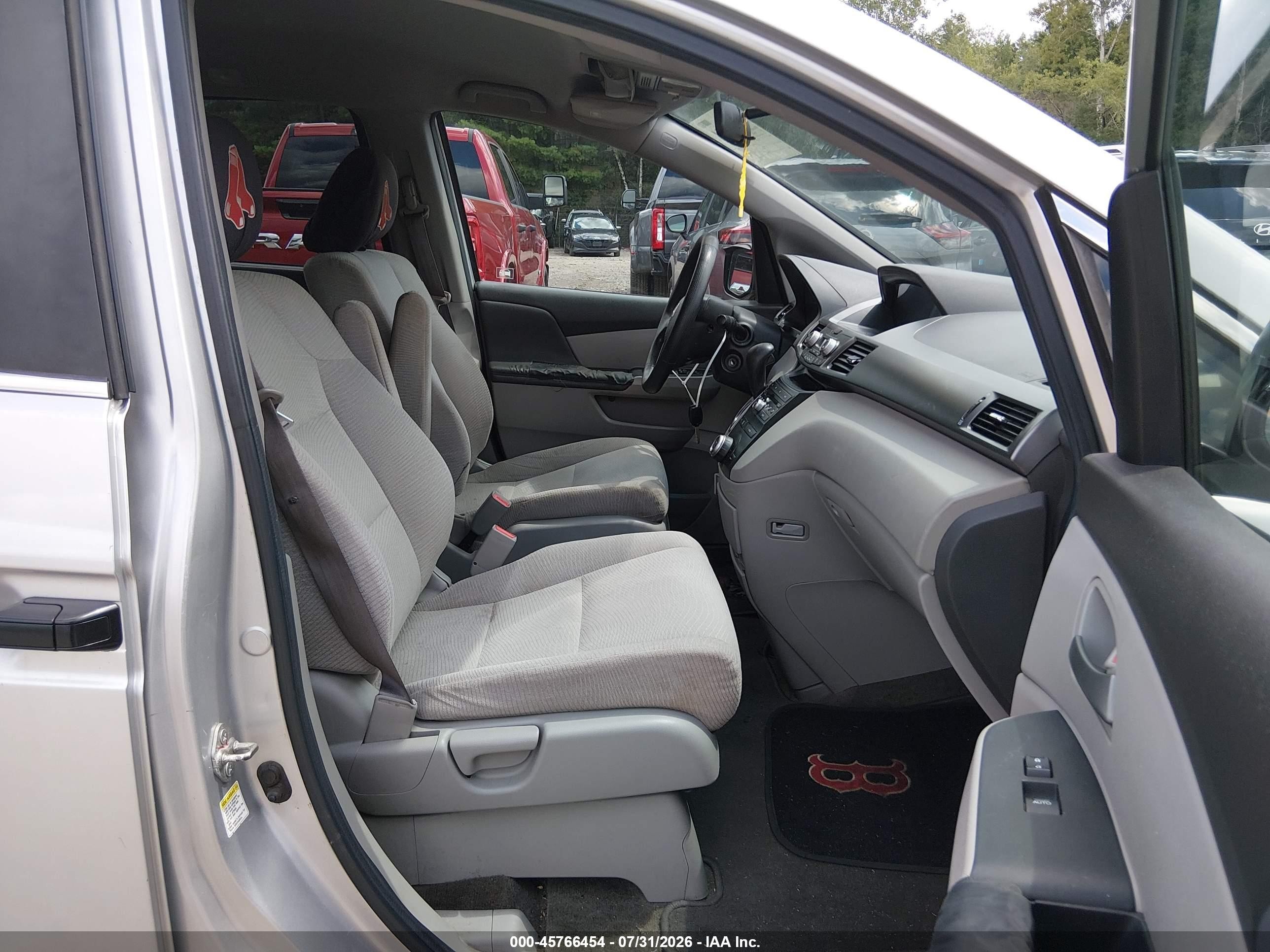 2012 Honda Odyssey Lx Silver vin: 5FNRL5H26CB103382