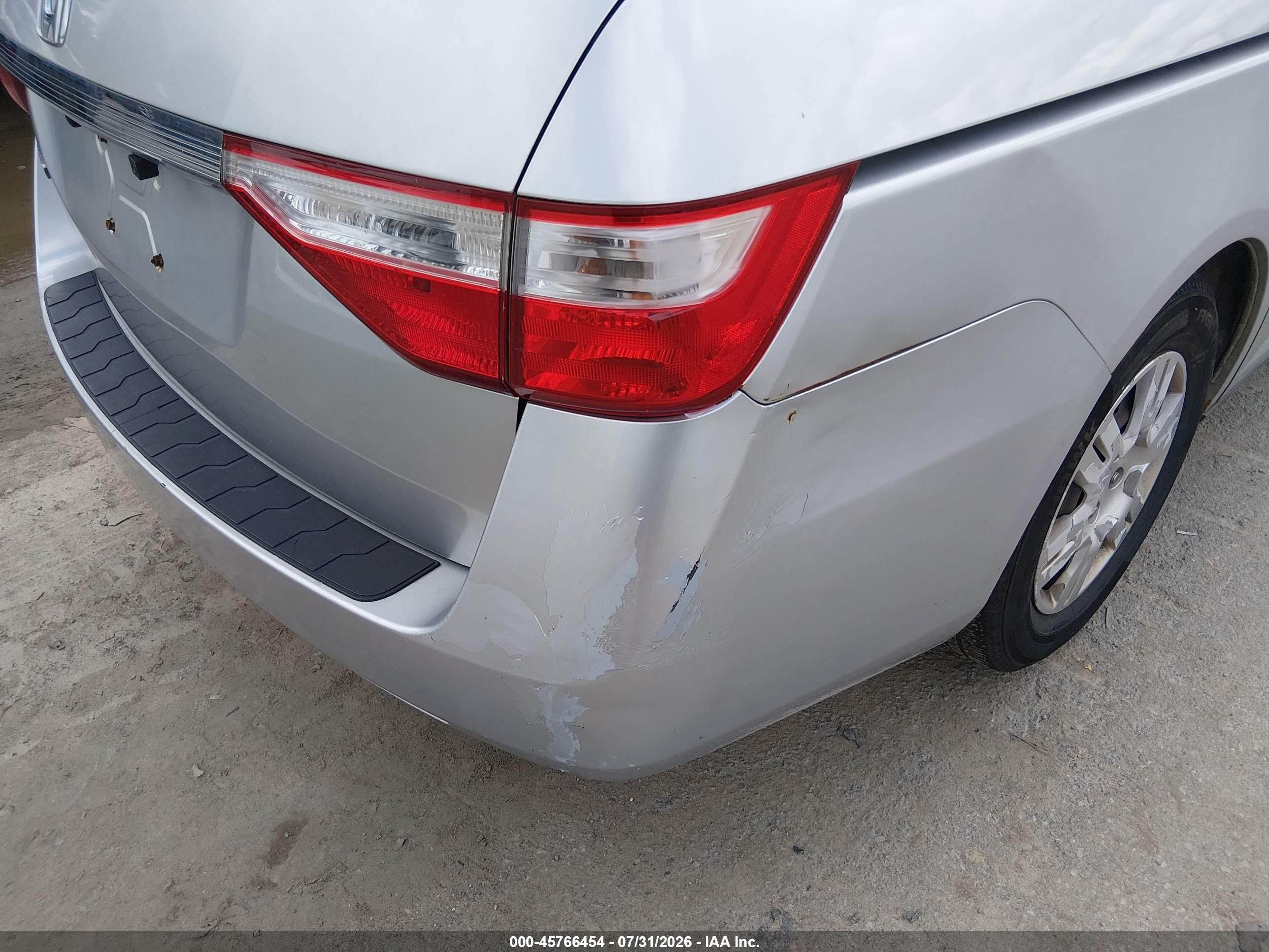 2012 Honda Odyssey Lx Silver vin: 5FNRL5H26CB103382