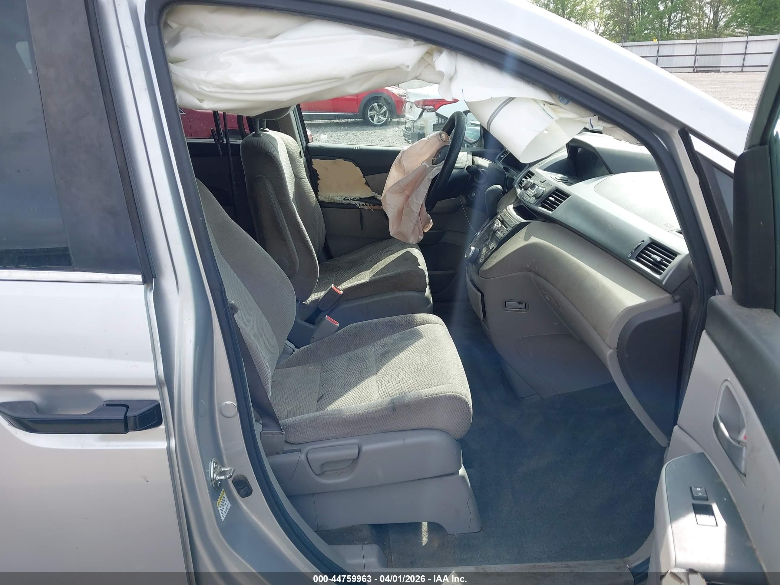 2012 Honda Odyssey Lx Silver vin: 5FNRL5H26CB103401