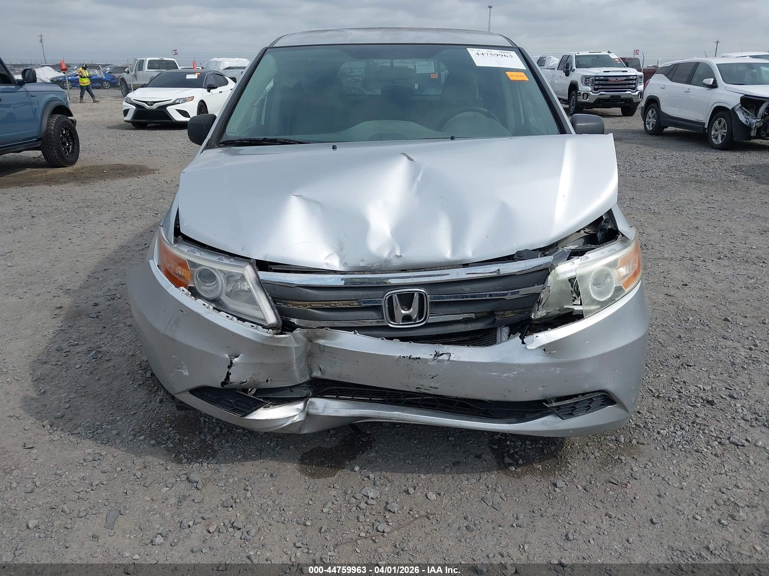 2012 Honda Odyssey Lx Silver vin: 5FNRL5H26CB103401