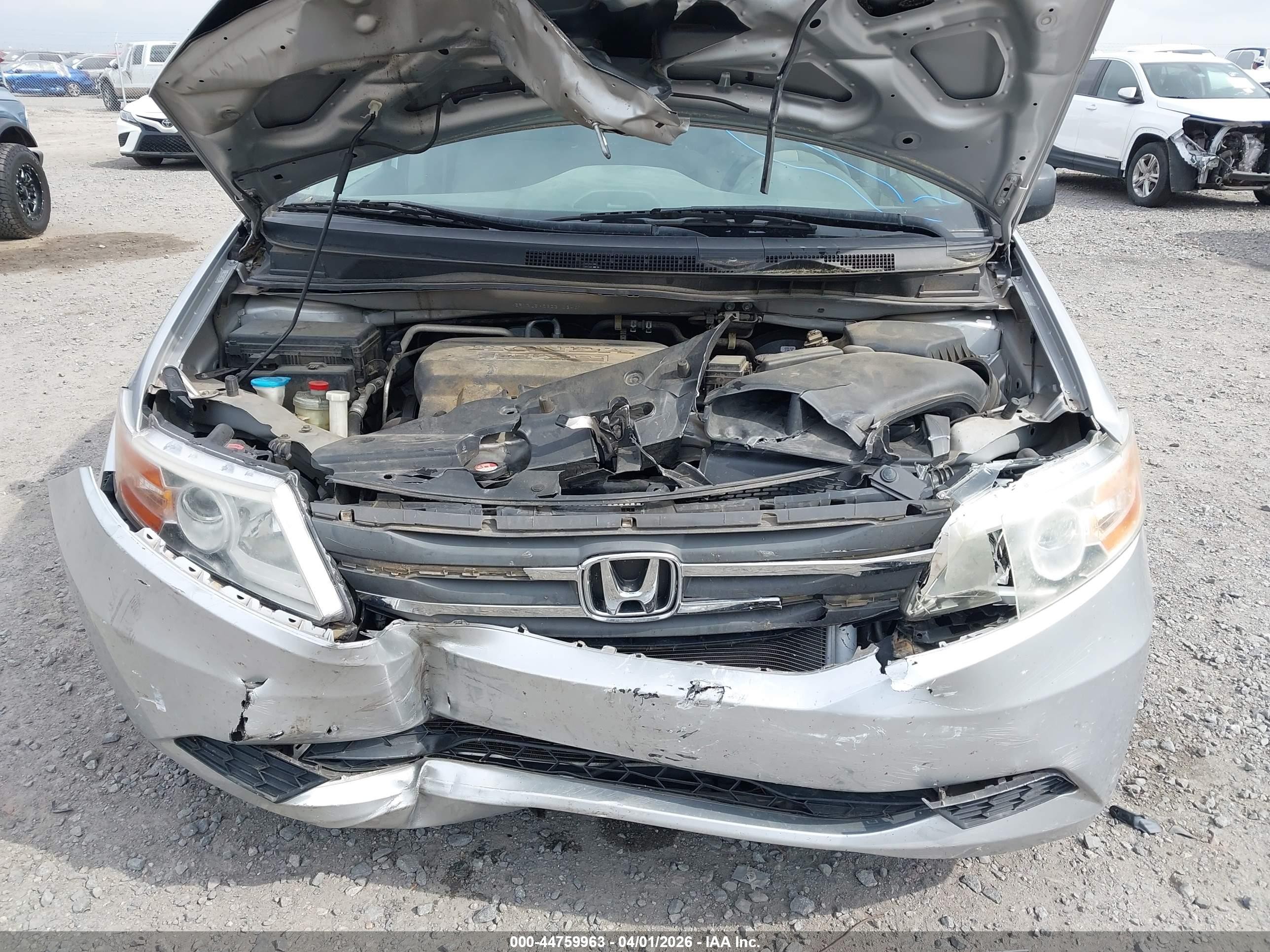 2012 Honda Odyssey Lx Silver vin: 5FNRL5H26CB103401
