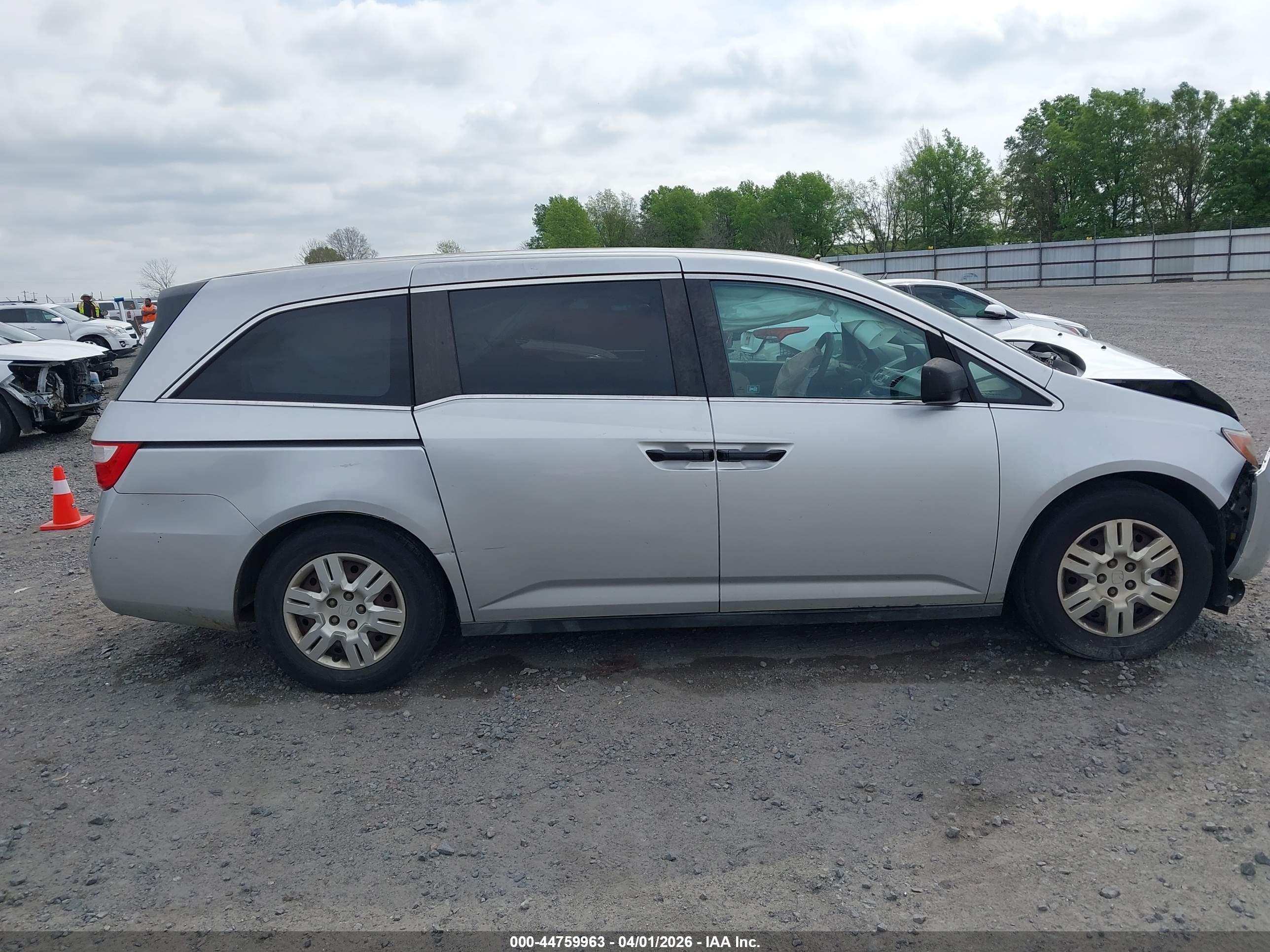 2012 Honda Odyssey Lx Silver vin: 5FNRL5H26CB103401
