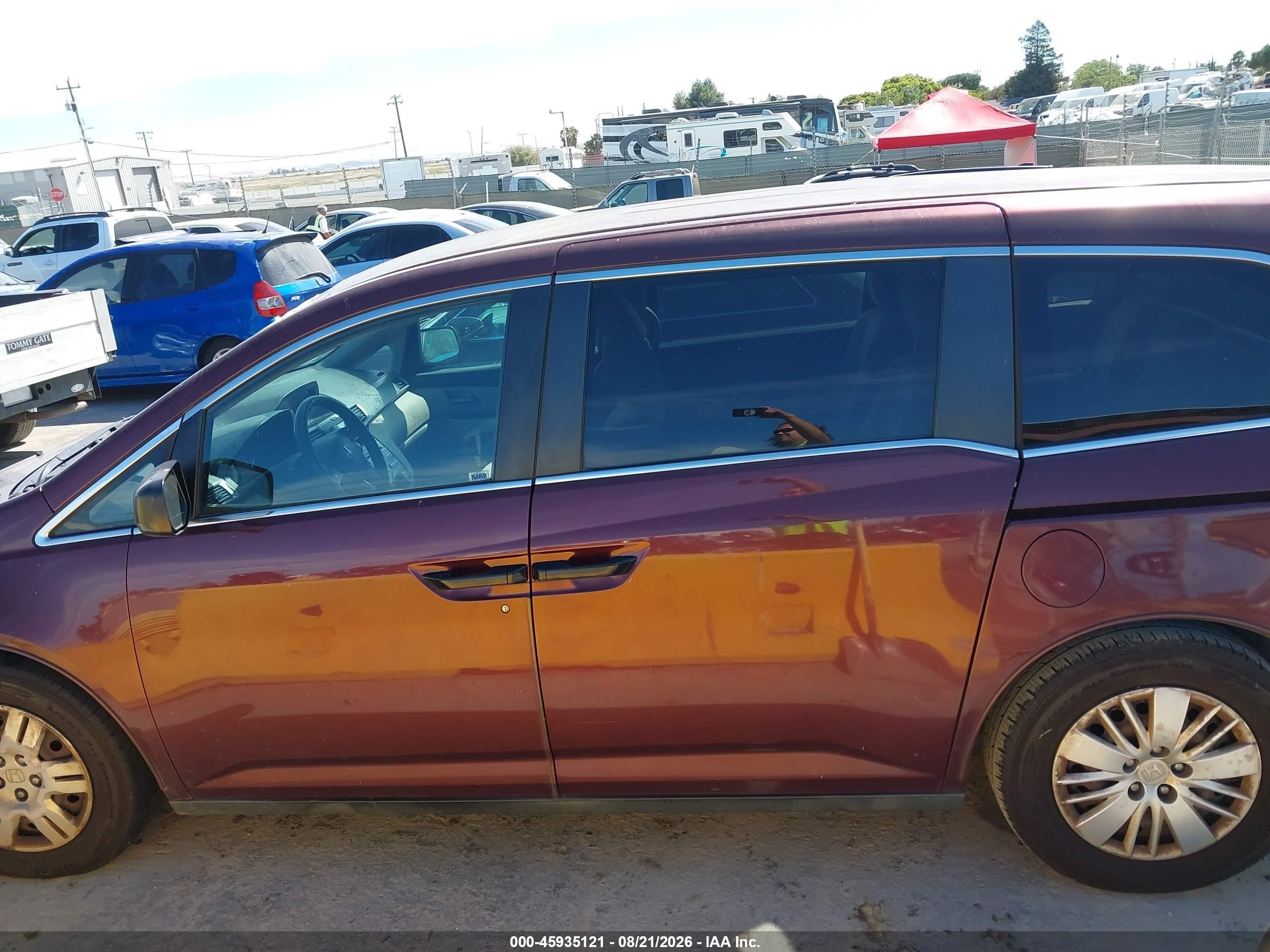 2013 Honda Odyssey Lx Maroon vin: 5FNRL5H26DB041273