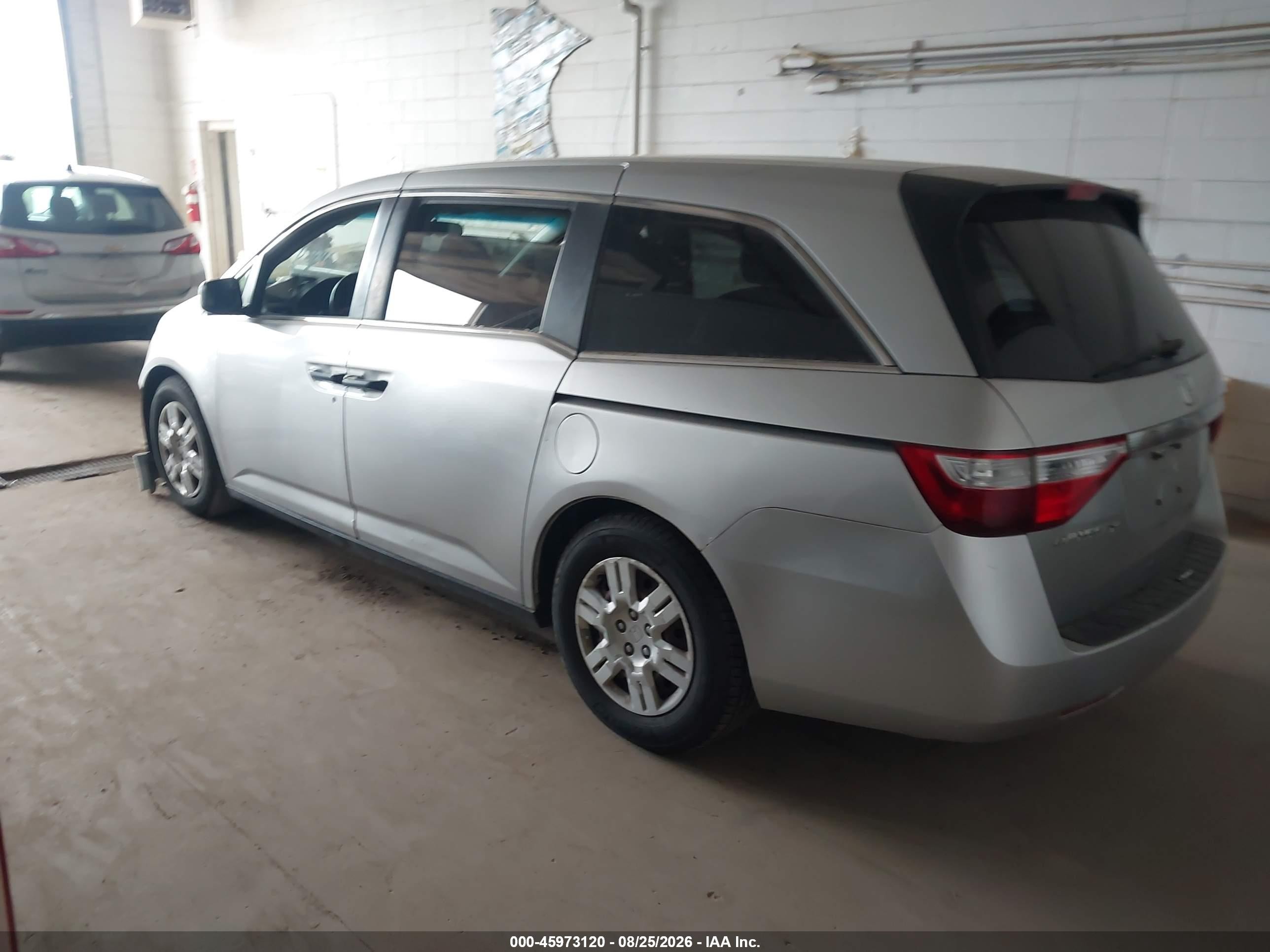 2013 Honda Odyssey Lx Серебряный vin: 5FNRL5H26DB055660