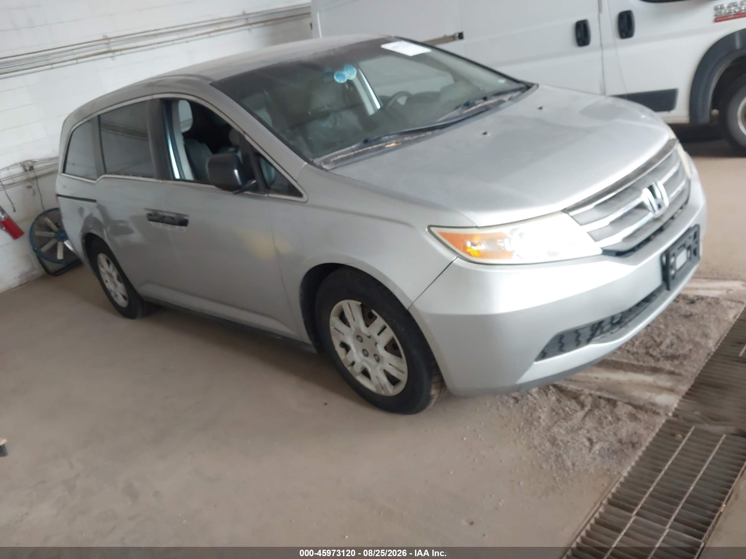 2013 Honda Odyssey Lx Серебряный vin: 5FNRL5H26DB055660