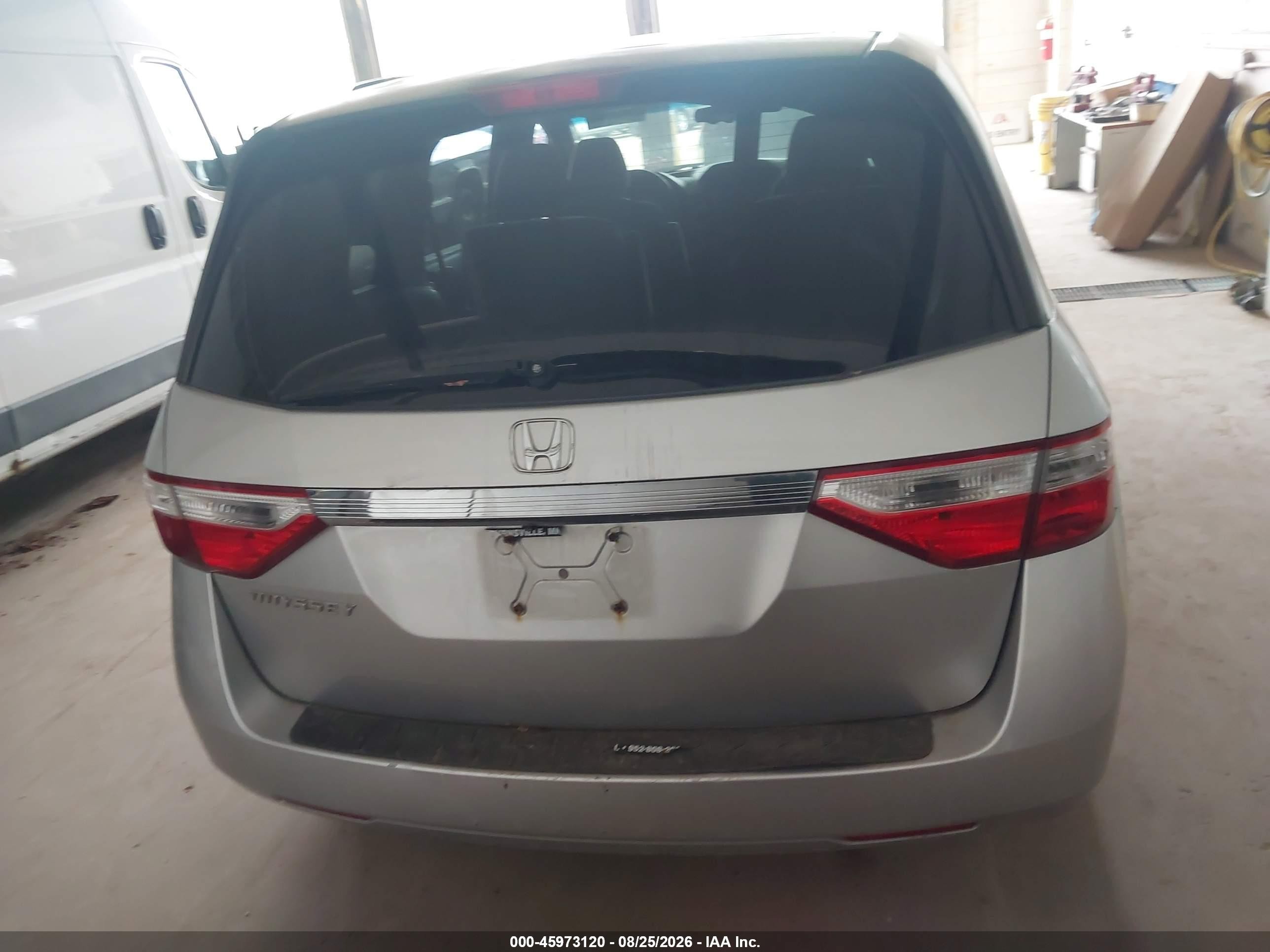 2013 Honda Odyssey Lx Серебряный vin: 5FNRL5H26DB055660