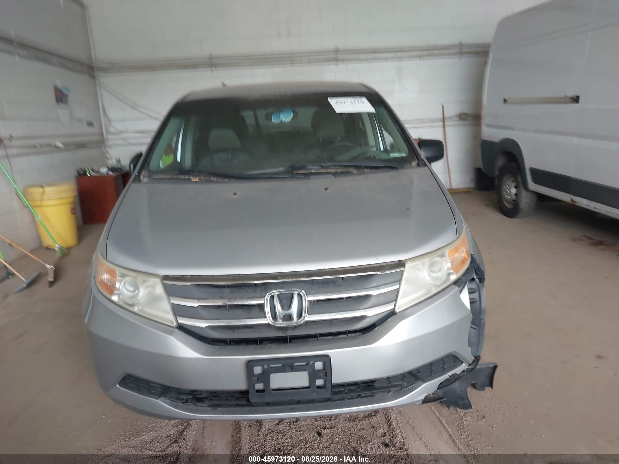 2013 Honda Odyssey Lx Серебряный vin: 5FNRL5H26DB055660