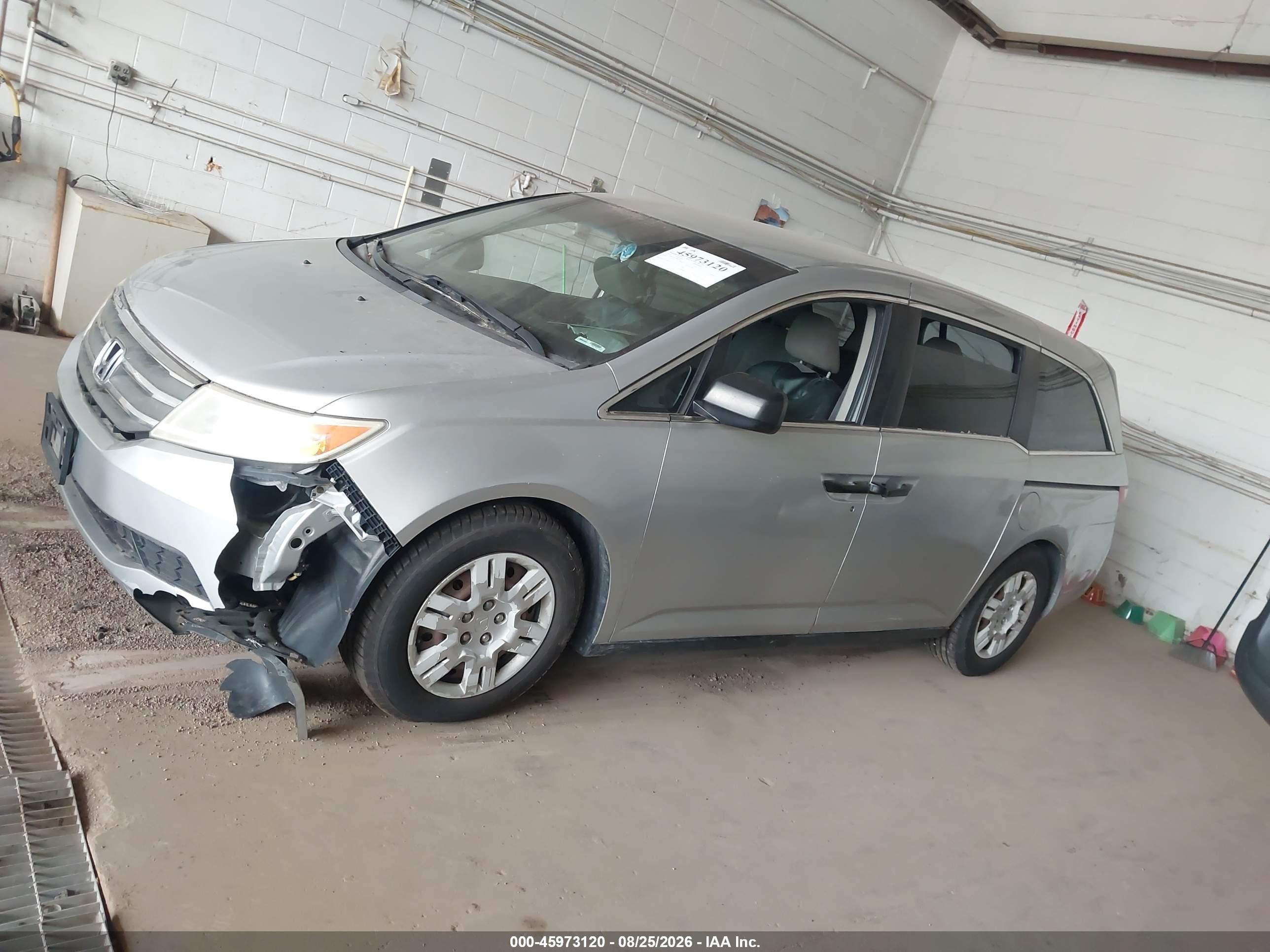 2013 Honda Odyssey Lx Серебряный vin: 5FNRL5H26DB055660