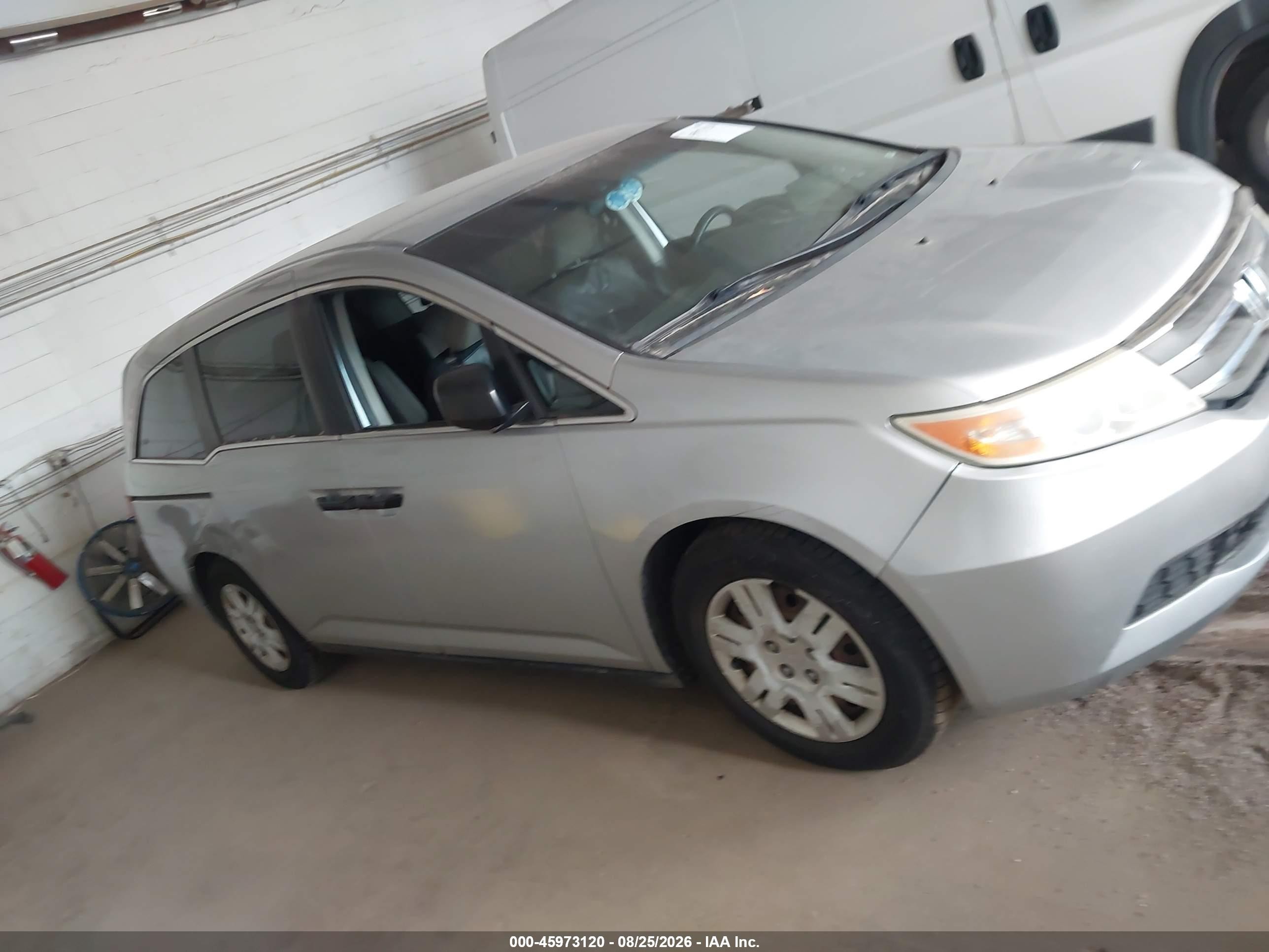 2013 Honda Odyssey Lx Серебряный vin: 5FNRL5H26DB055660