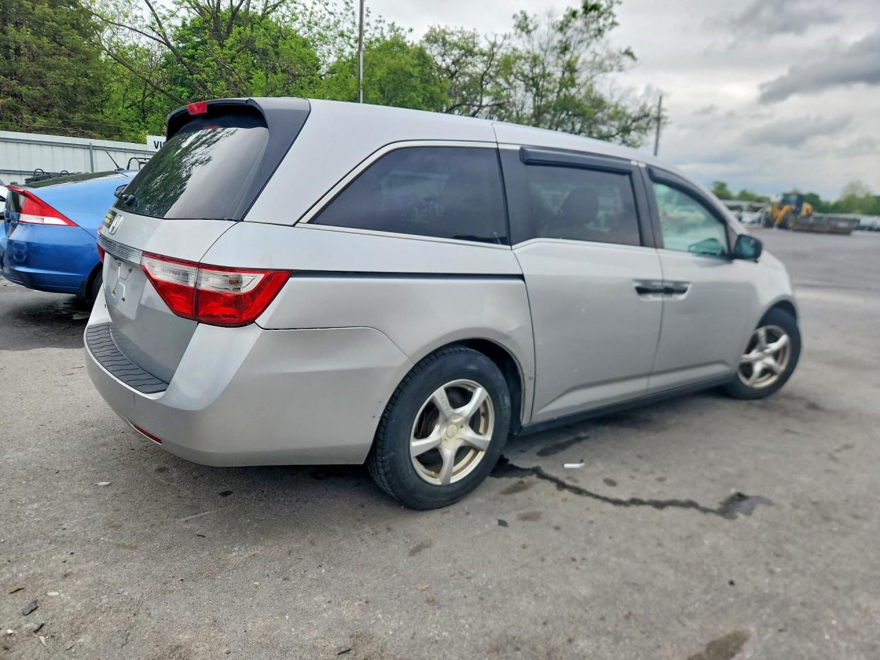 2013 Honda Odyssey Lx Silver vin: 5FNRL5H26DB062821