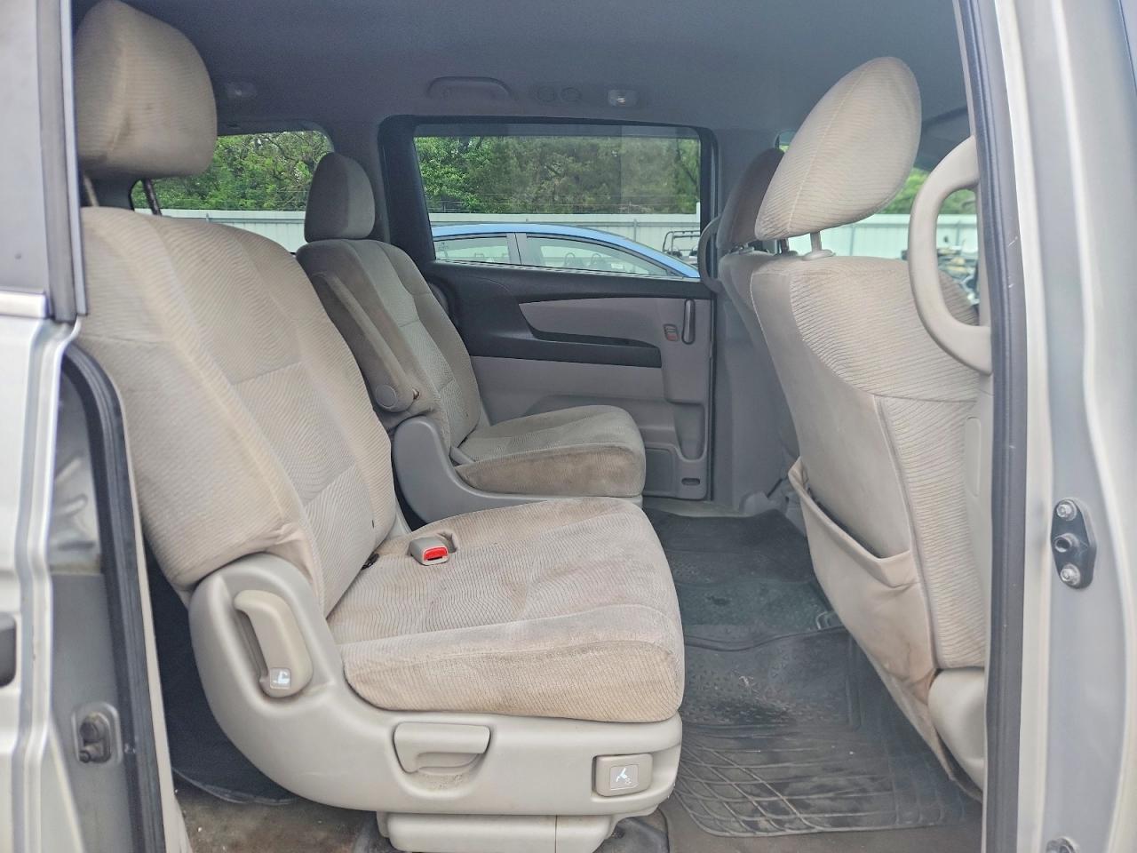 2013 Honda Odyssey Lx Silver vin: 5FNRL5H26DB062821