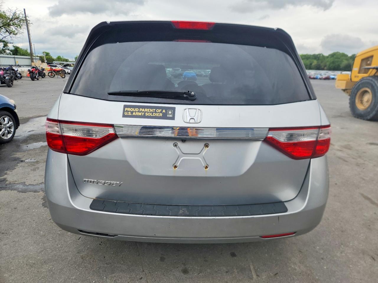 2013 Honda Odyssey Lx Silver vin: 5FNRL5H26DB062821