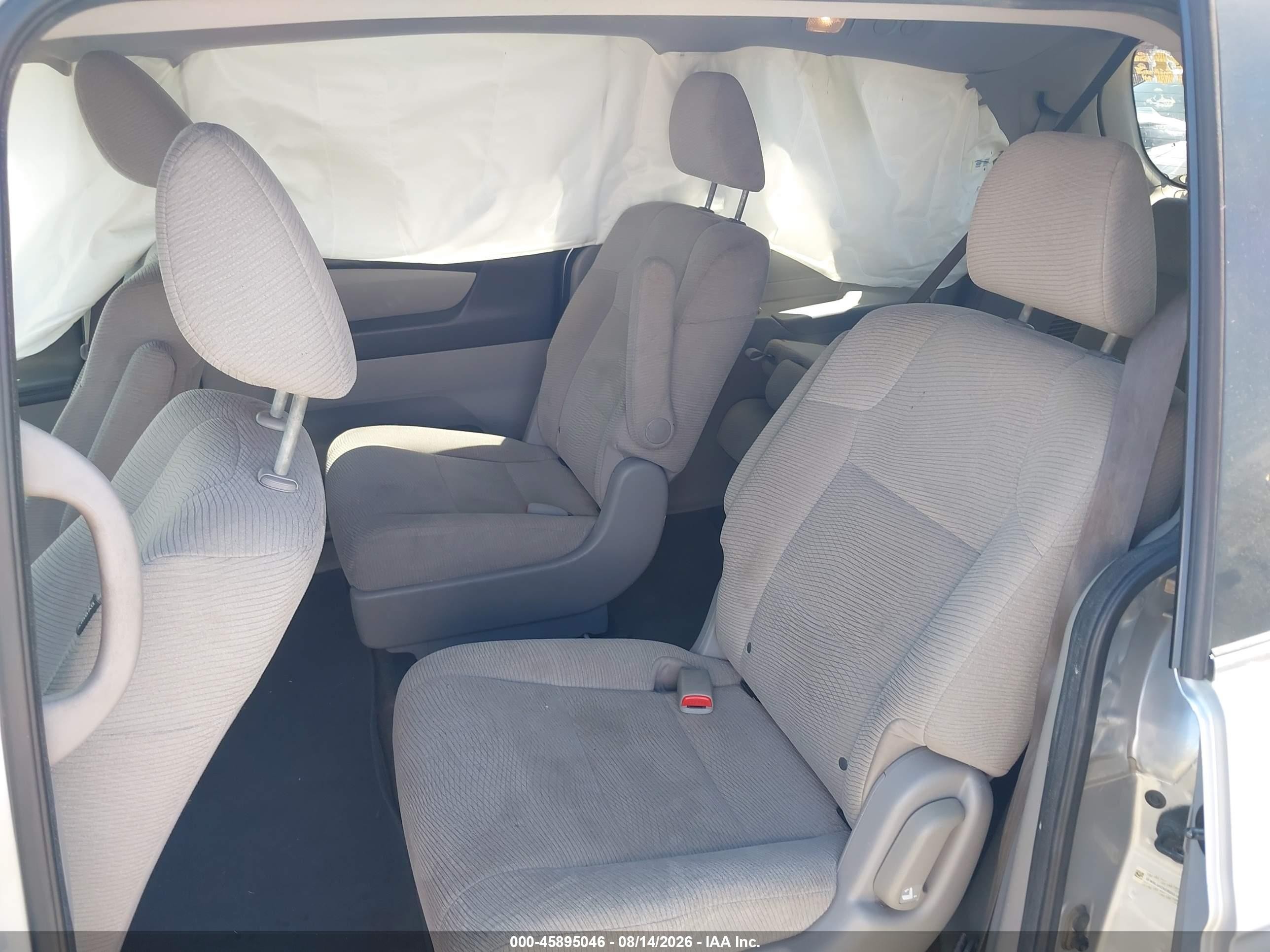 2013 Honda Odyssey Lx Silver vin: 5FNRL5H26DB065105