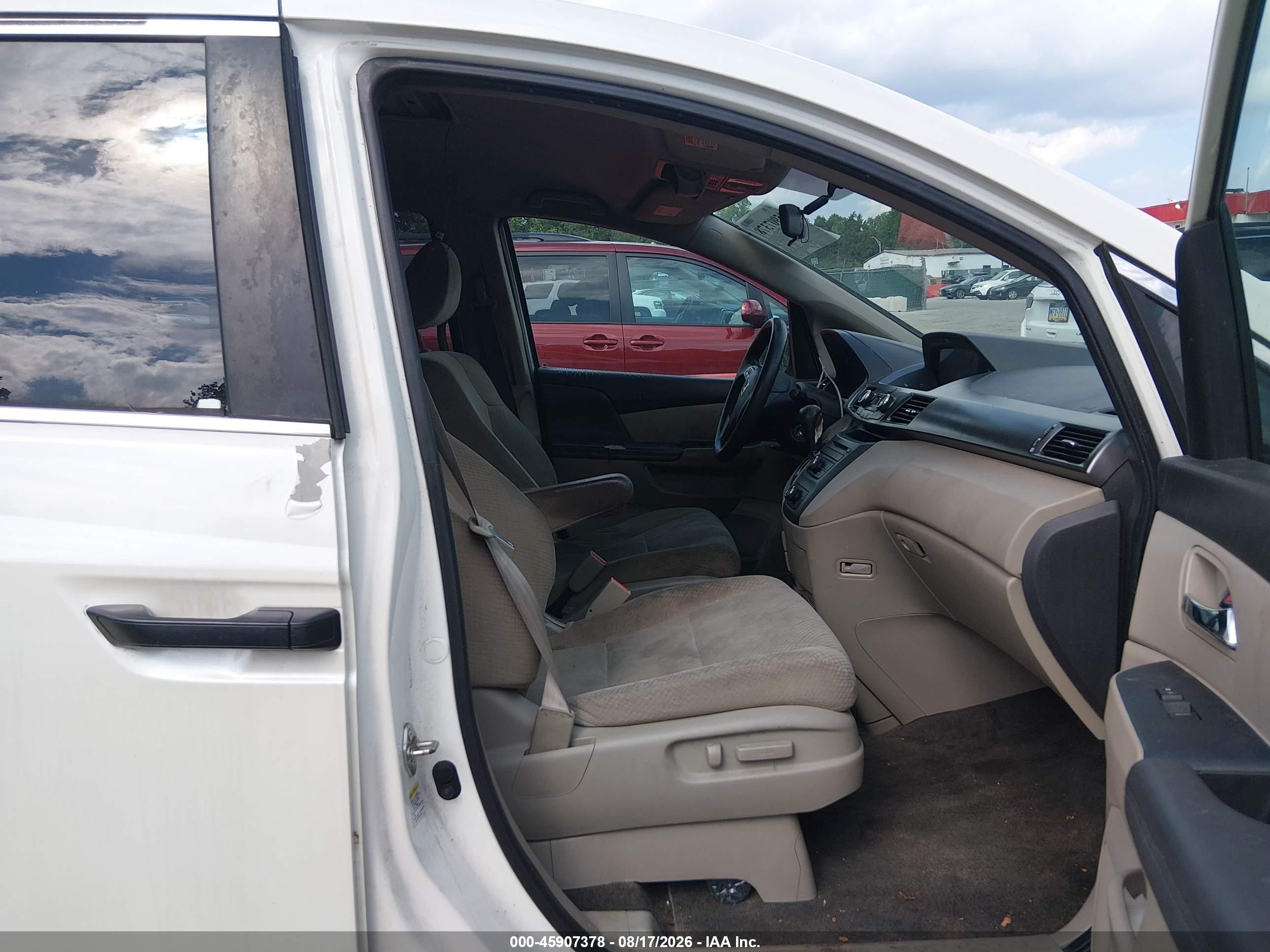 2014 Honda Odyssey Lx White vin: 5FNRL5H26EB044336