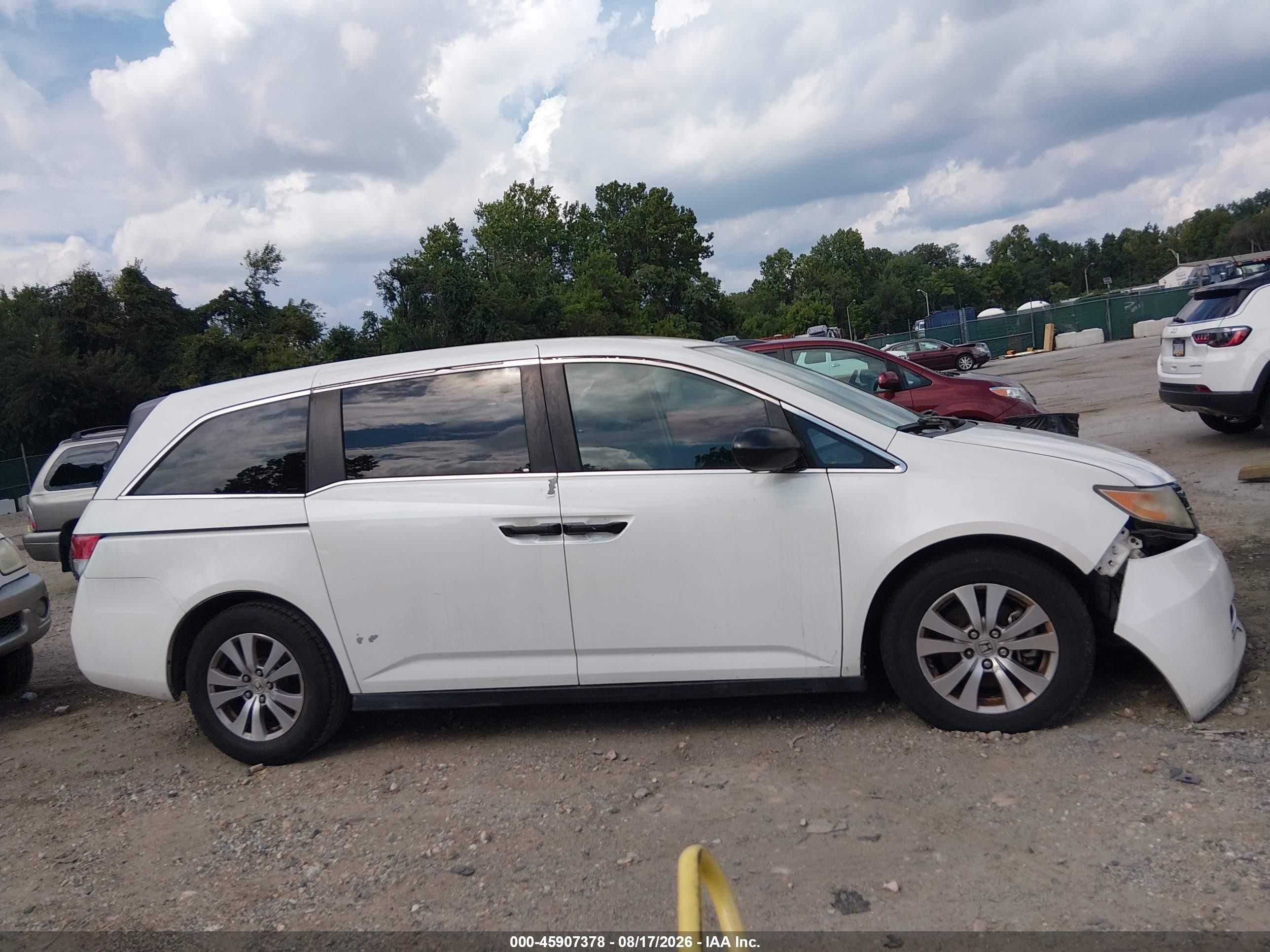 2014 Honda Odyssey Lx White vin: 5FNRL5H26EB044336