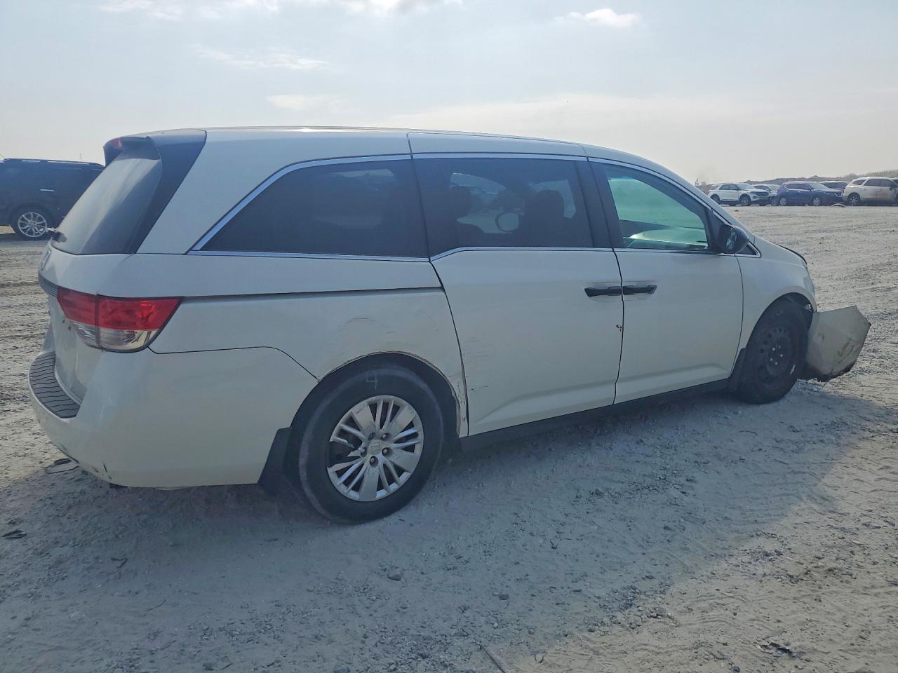 2015 Honda Odyssey Lx White vin: 5FNRL5H26FB129954