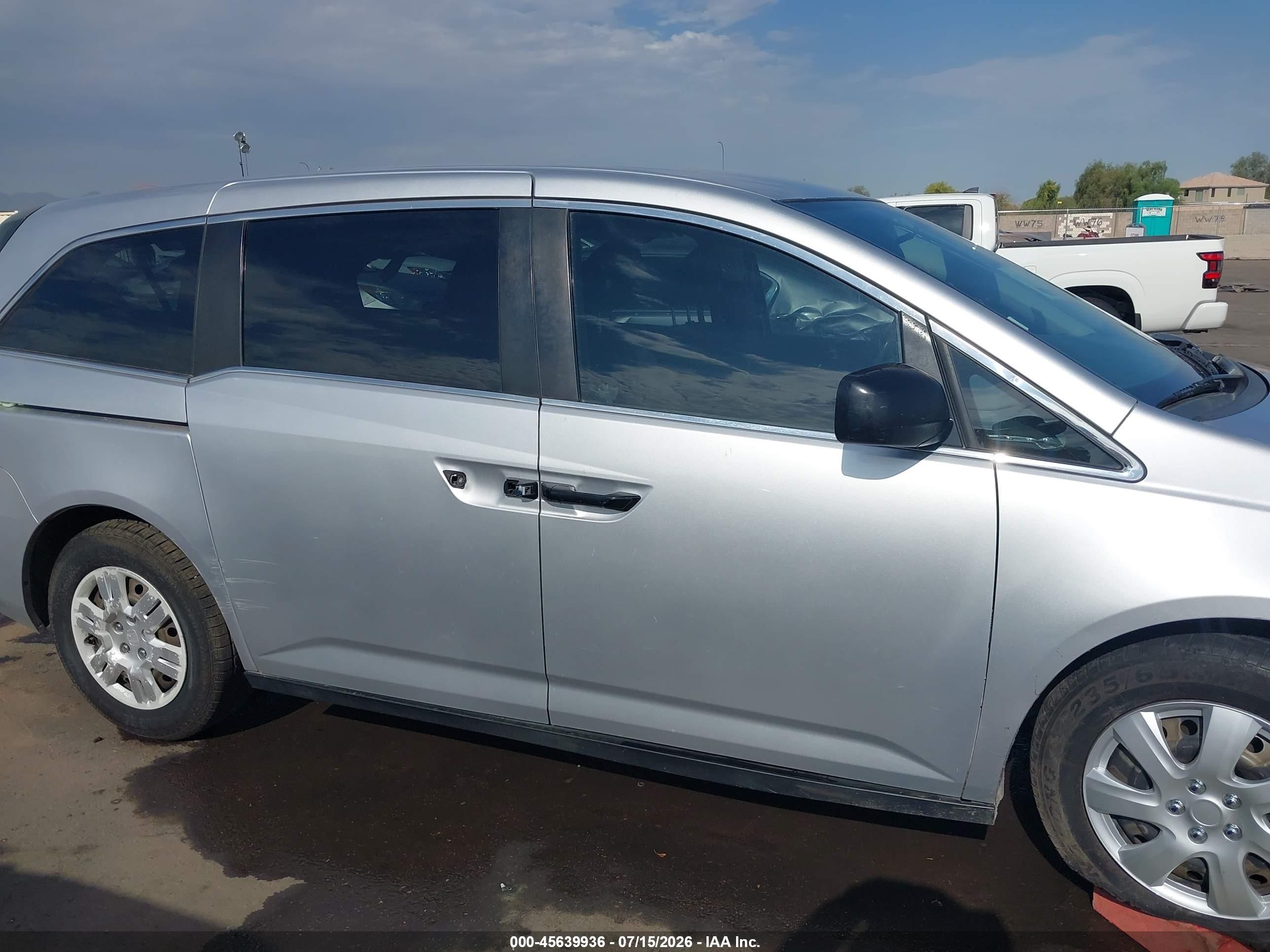 2011 Honda Odyssey Lx Silver vin: 5FNRL5H27BB007212
