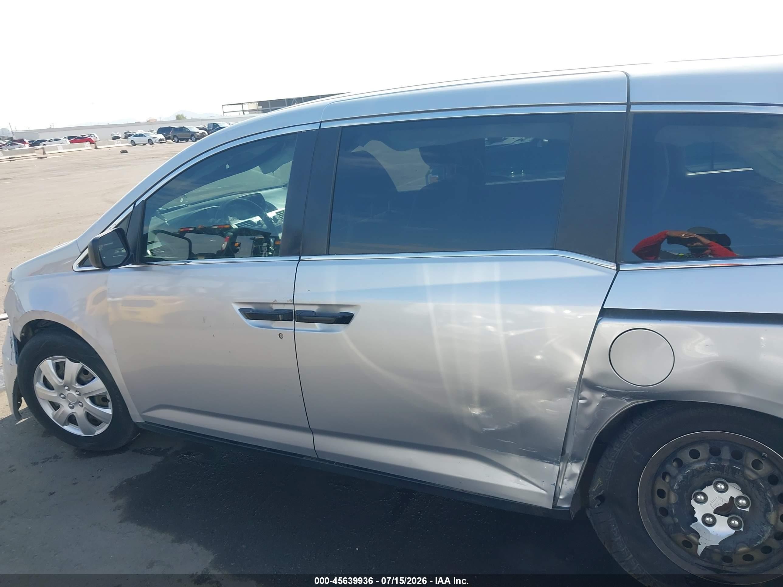 2011 Honda Odyssey Lx Silver vin: 5FNRL5H27BB007212