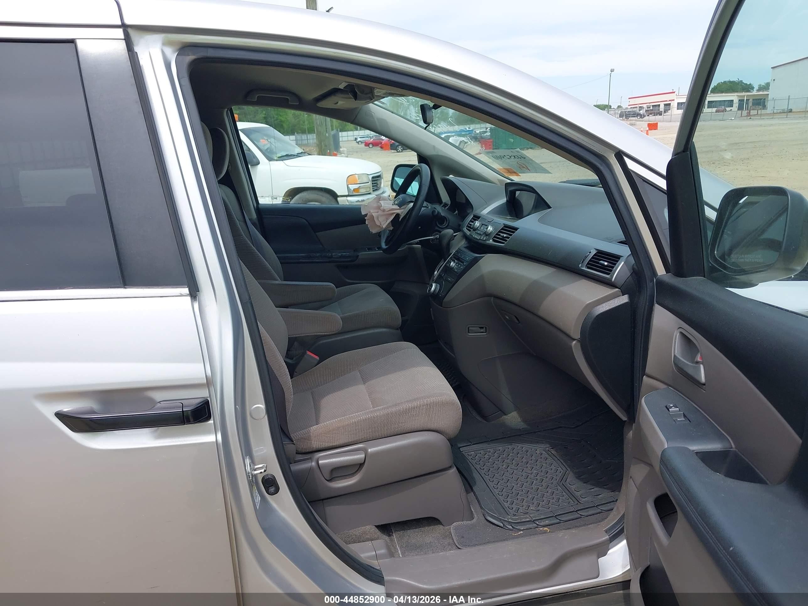 2011 Honda Odyssey Lx Серебряный vin: 5FNRL5H27BB045040