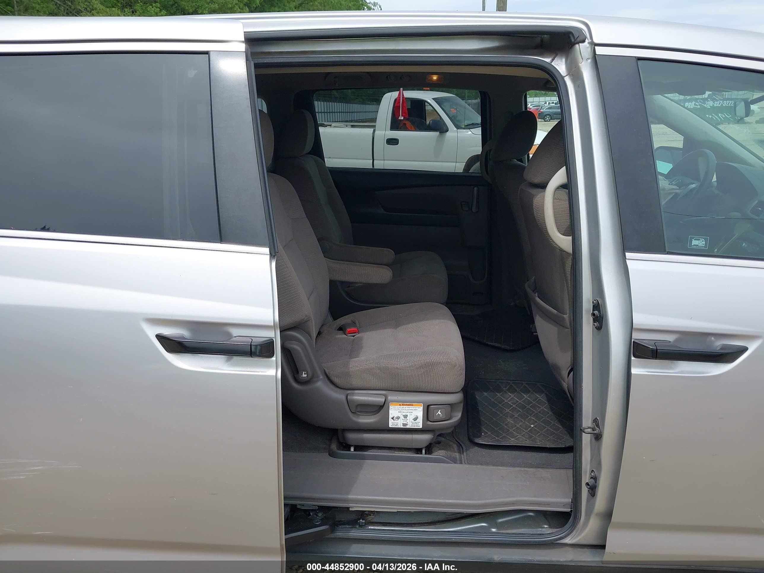 2011 Honda Odyssey Lx Серебряный vin: 5FNRL5H27BB045040