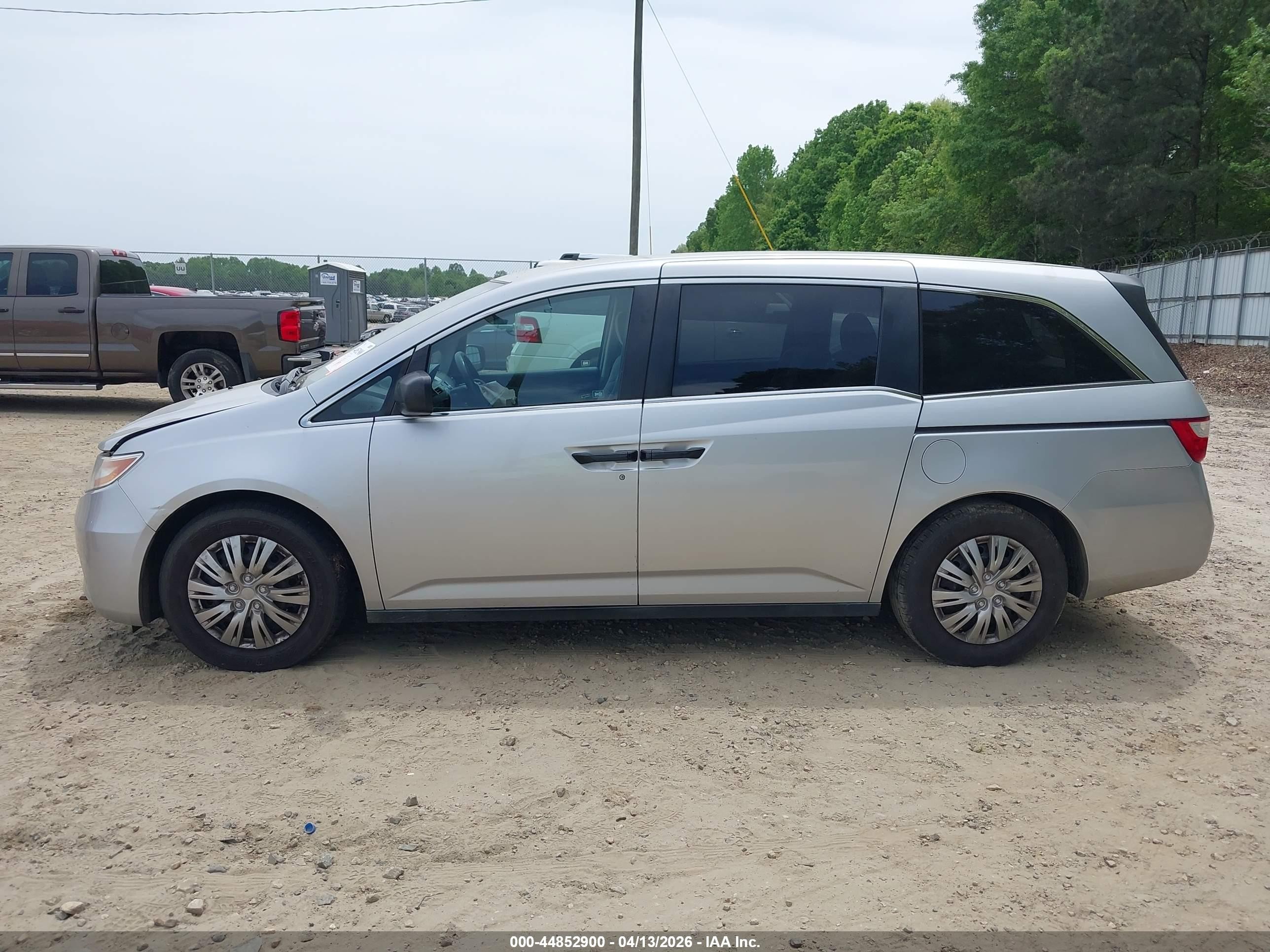 2011 Honda Odyssey Lx Серебряный vin: 5FNRL5H27BB045040