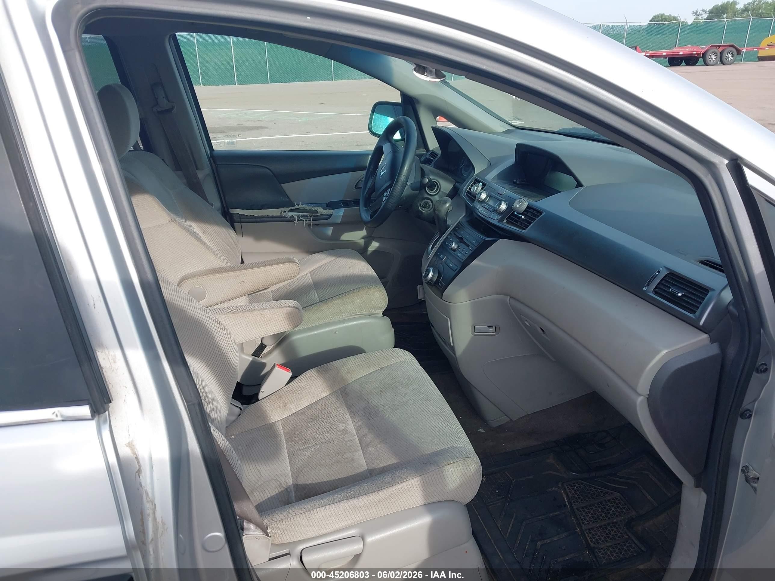 2012 Honda Odyssey Lx Silver vin: 5FNRL5H27CB114875