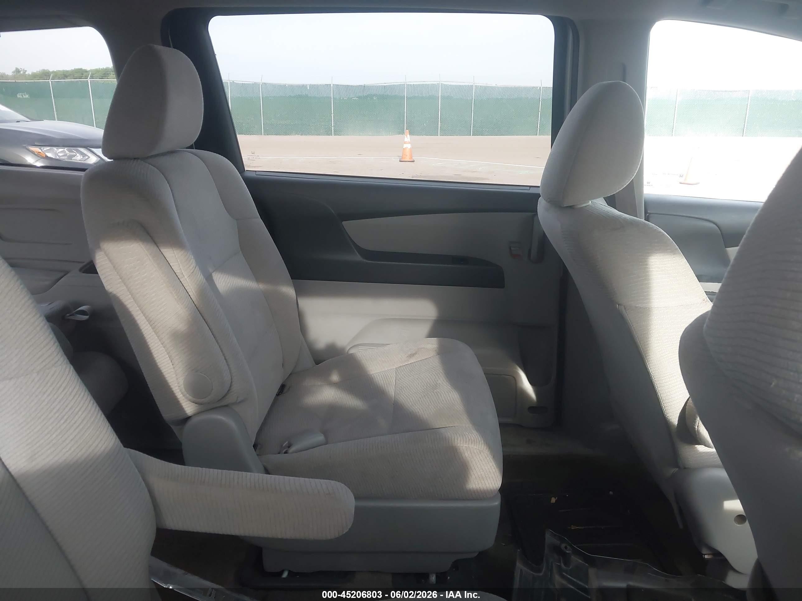 2012 Honda Odyssey Lx Silver vin: 5FNRL5H27CB114875
