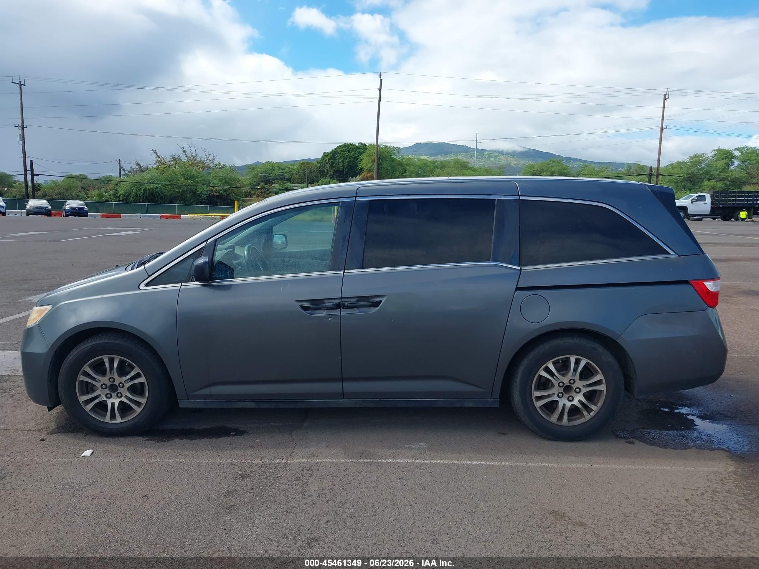 2013 Honda Odyssey Lx Gray vin: 5FNRL5H27DB052931