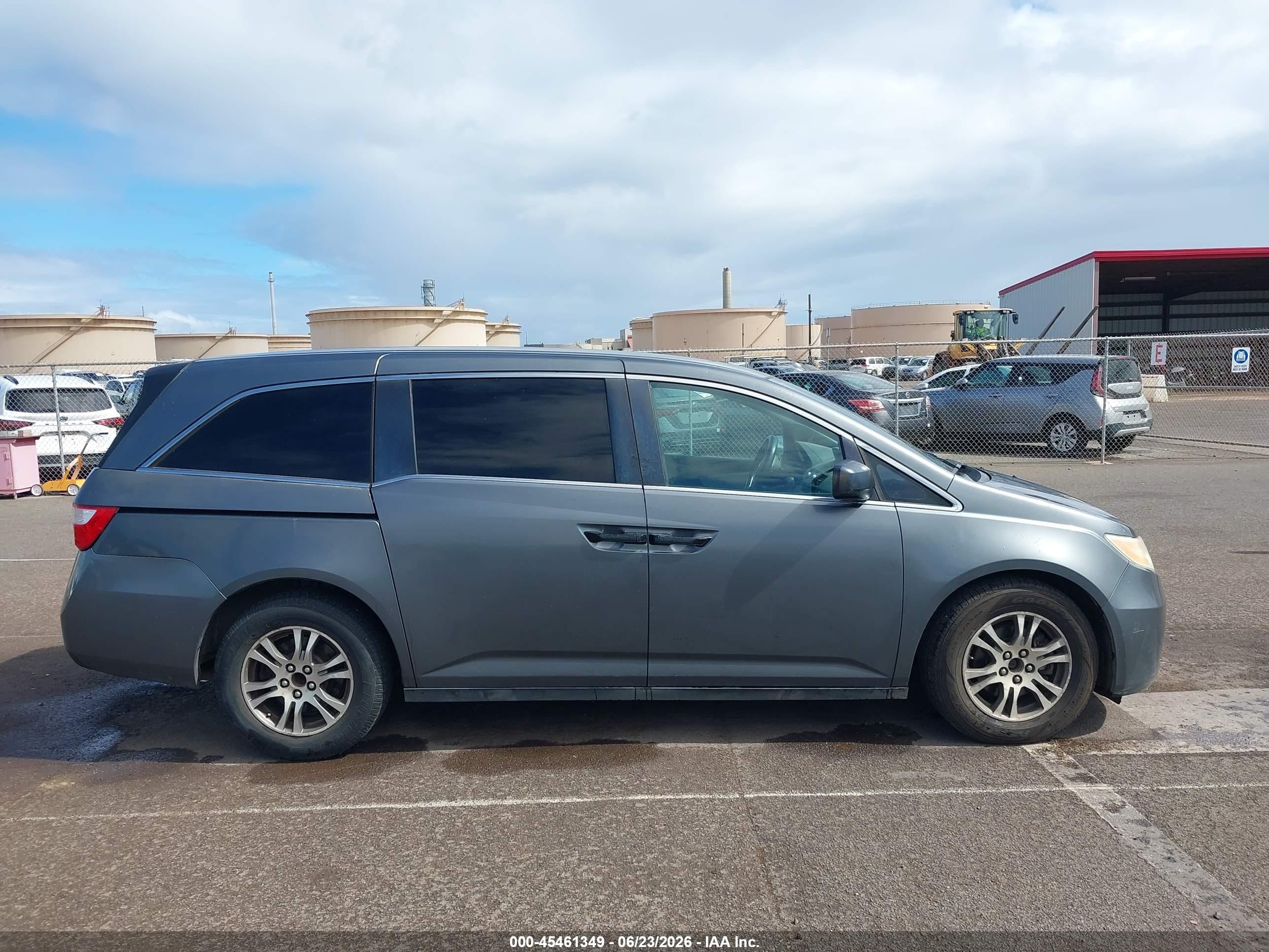 2013 Honda Odyssey Lx Gray vin: 5FNRL5H27DB052931