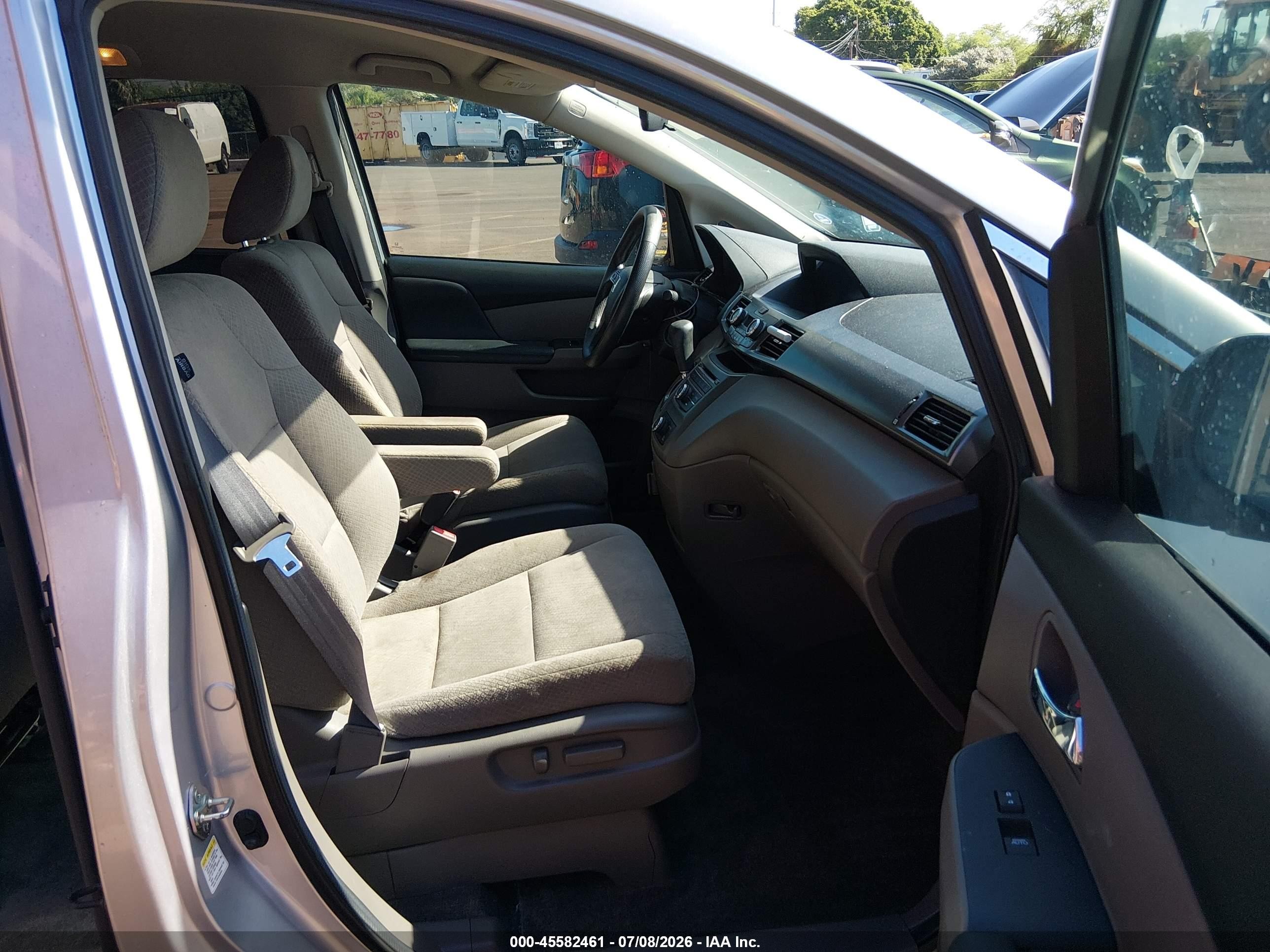 2014 Honda Odyssey Lx Silver vin: 5FNRL5H27EB042708