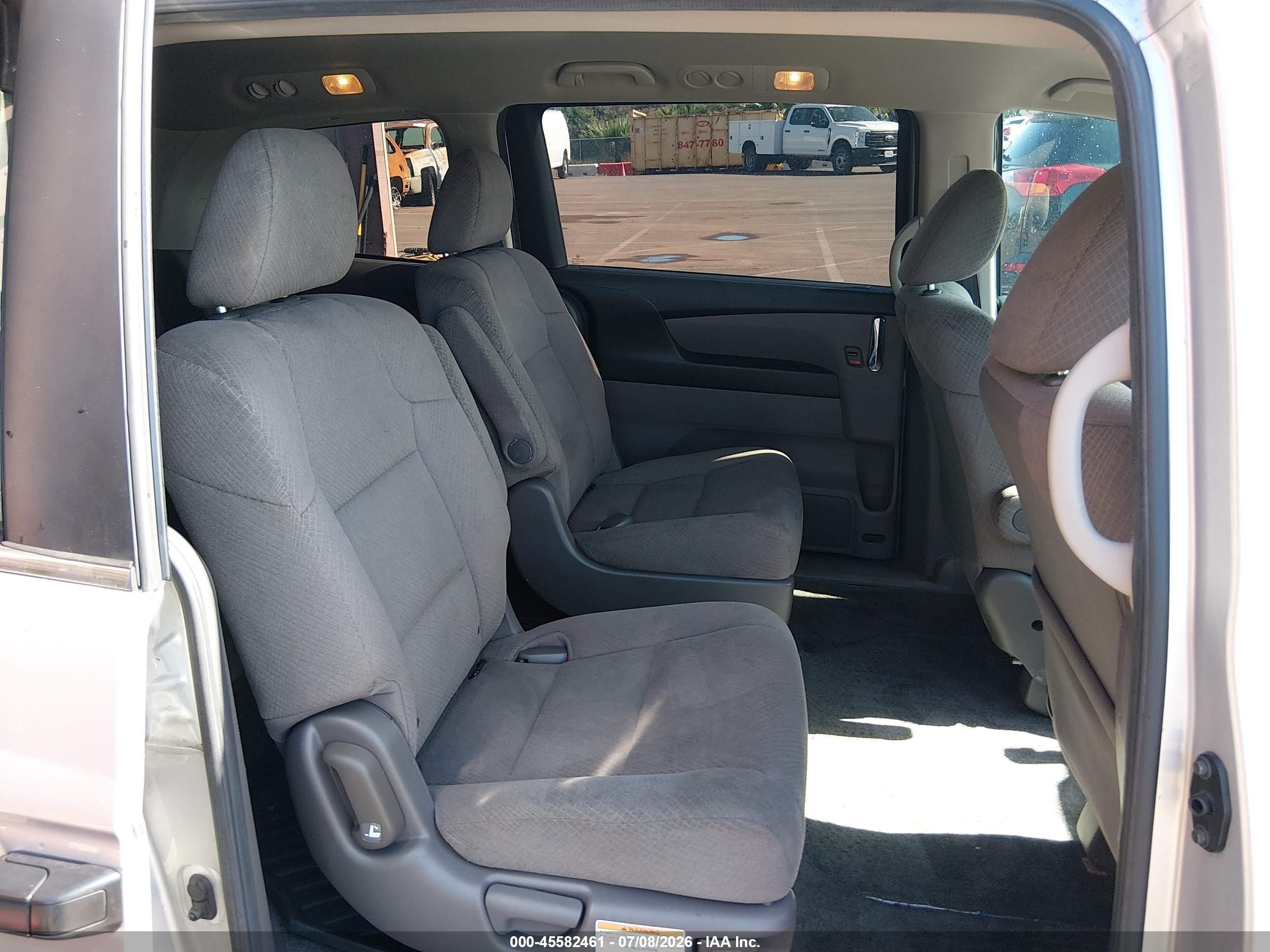 2014 Honda Odyssey Lx Silver vin: 5FNRL5H27EB042708
