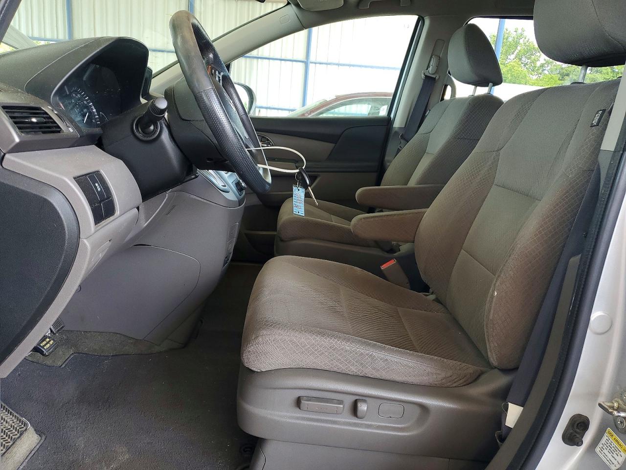 2015 Honda Odyssey Lx Silver vin: 5FNRL5H27FB059431