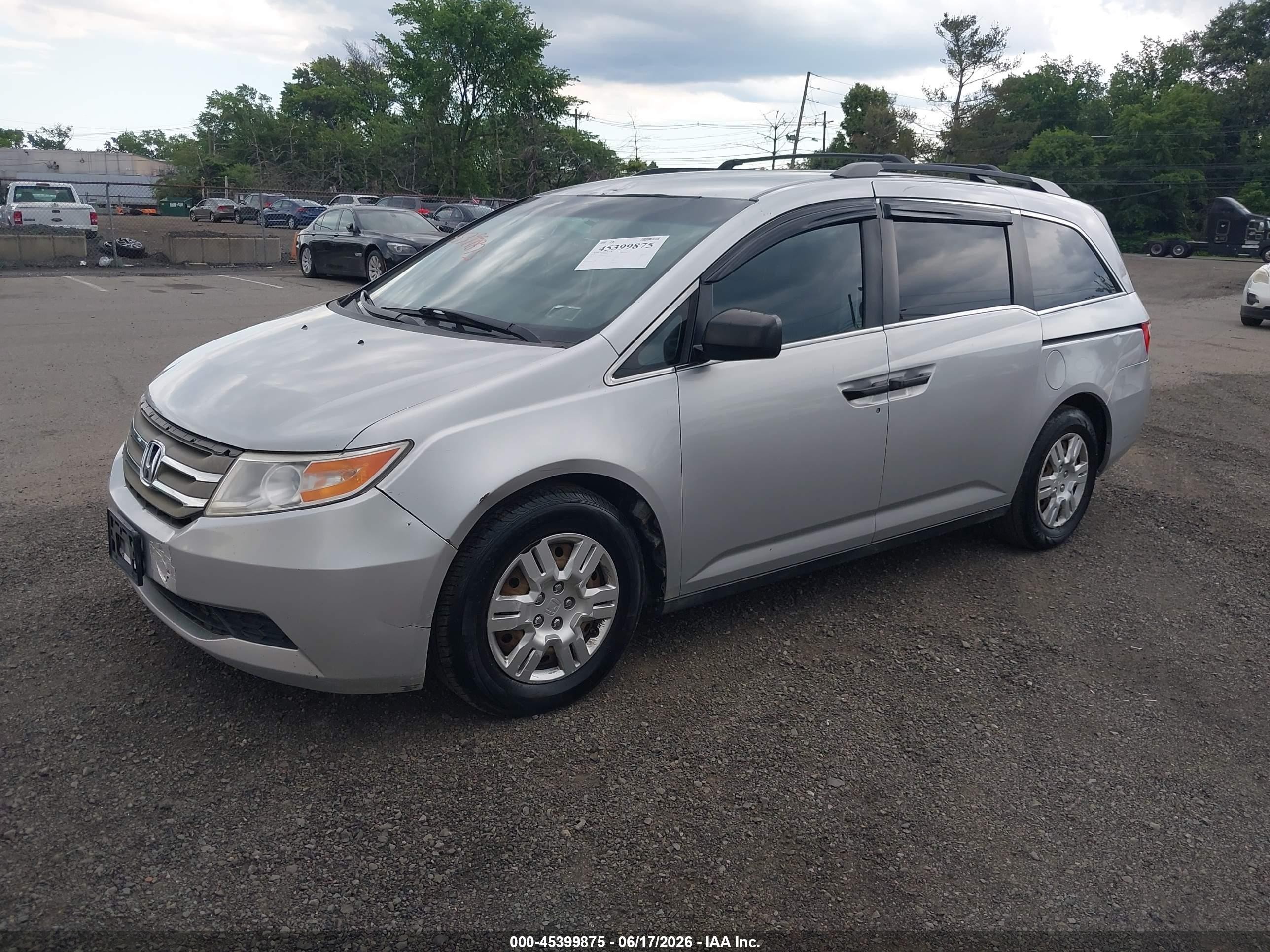 2011 Honda Odyssey Lx Silver vin: 5FNRL5H28BB007090