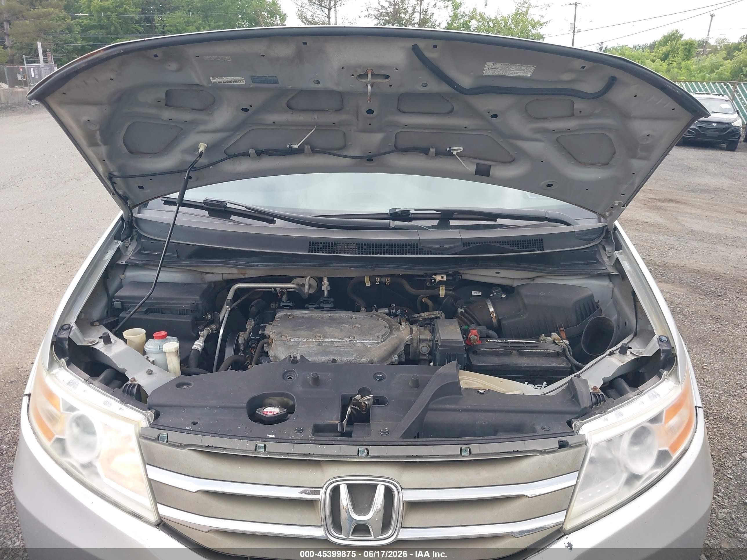 2011 Honda Odyssey Lx Silver vin: 5FNRL5H28BB007090