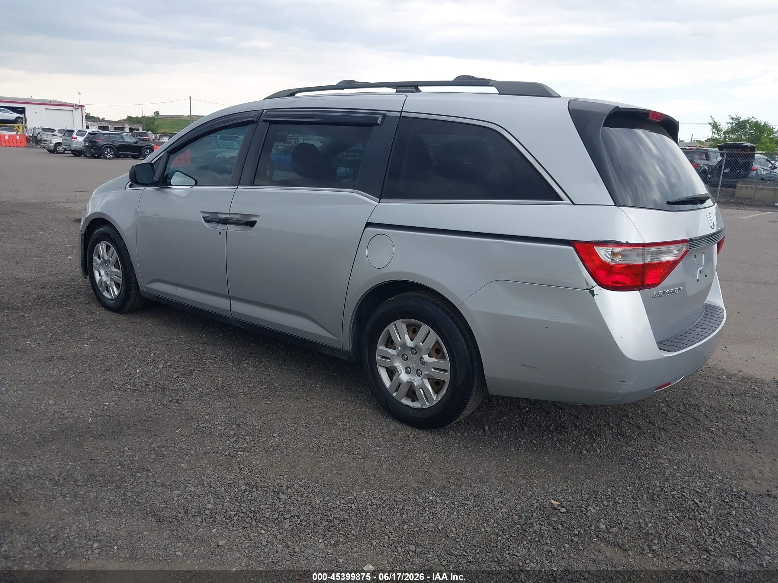 2011 Honda Odyssey Lx Silver vin: 5FNRL5H28BB007090