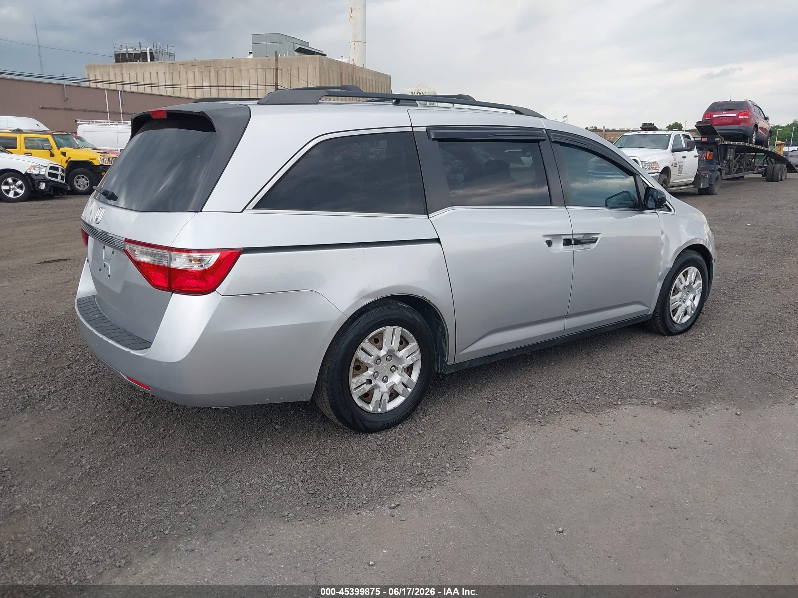 2011 Honda Odyssey Lx Silver vin: 5FNRL5H28BB007090