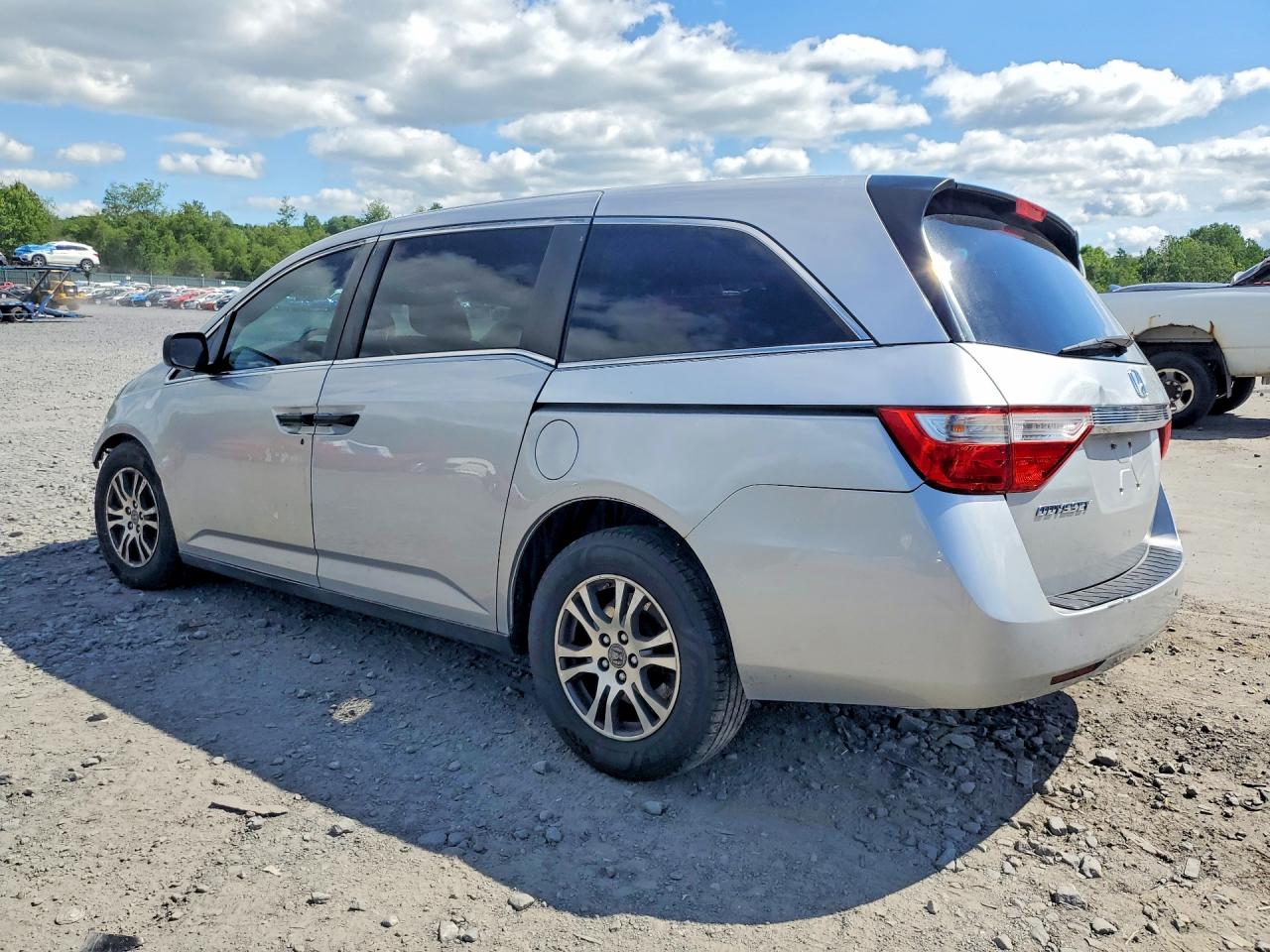 2011 Honda Odyssey Lx Silver vin: 5FNRL5H28BB036136