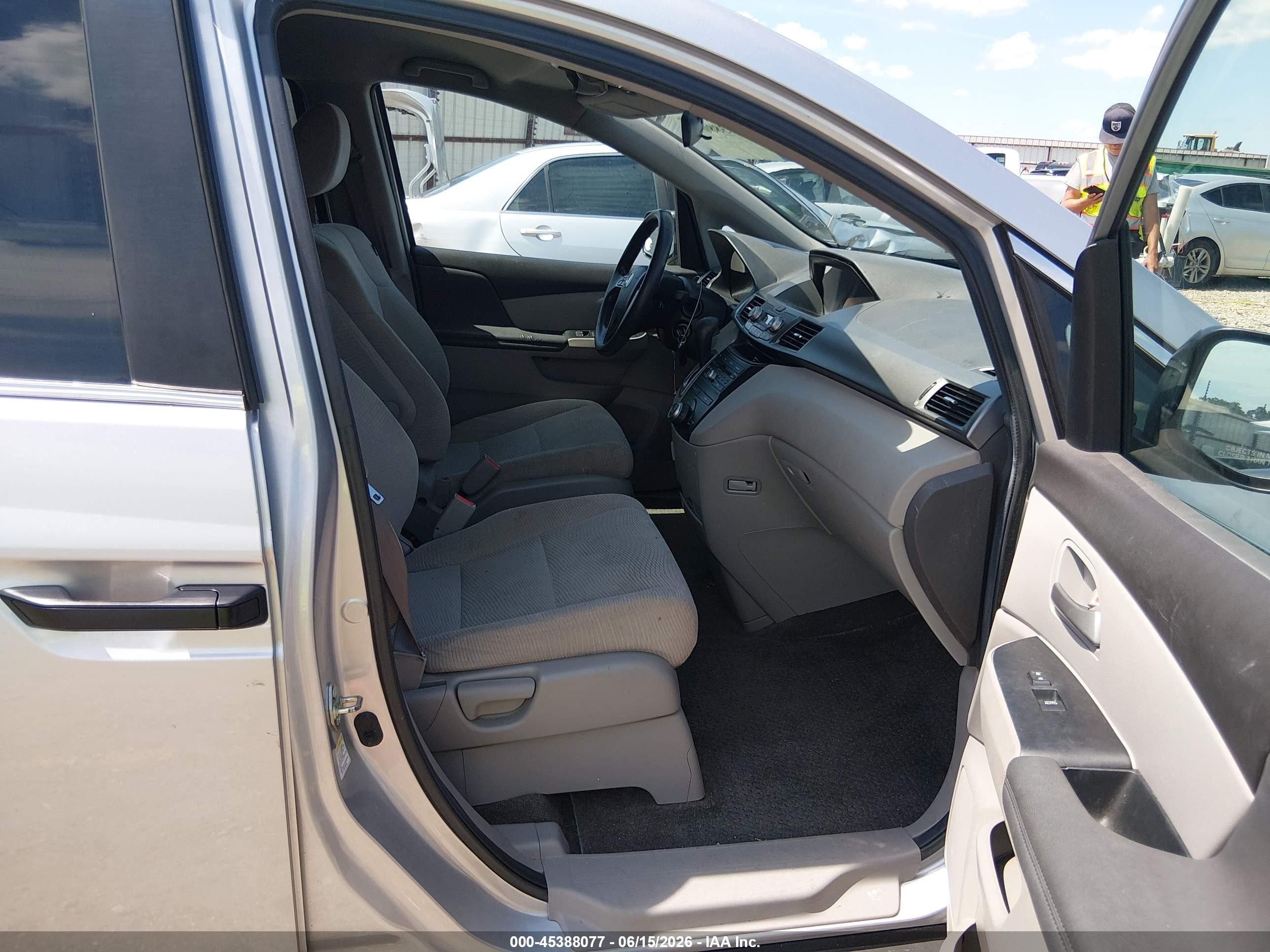 2013 Honda Odyssey Lx Silver vin: 5FNRL5H28DB028816