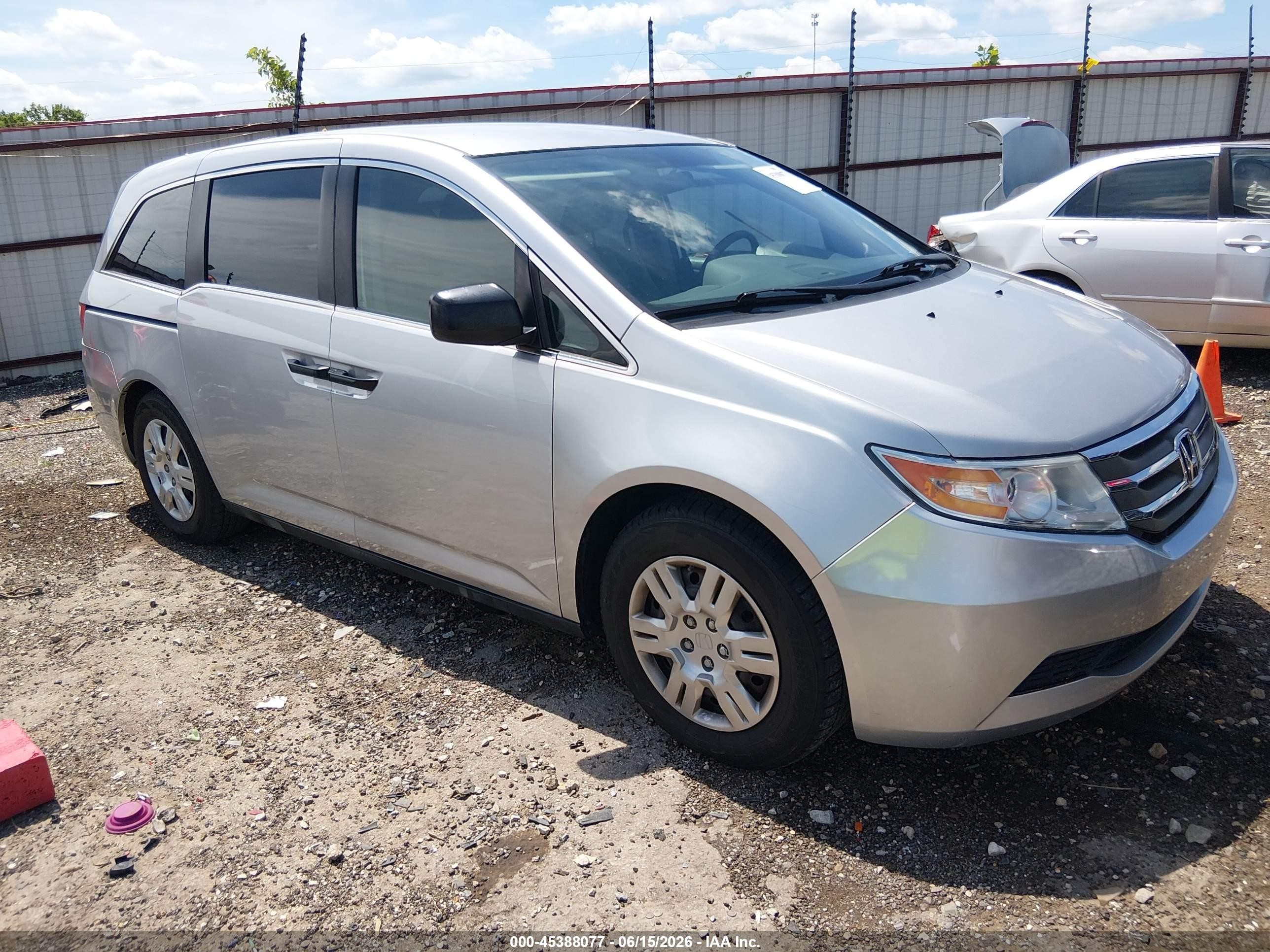 2013 Honda Odyssey Lx Silver vin: 5FNRL5H28DB028816