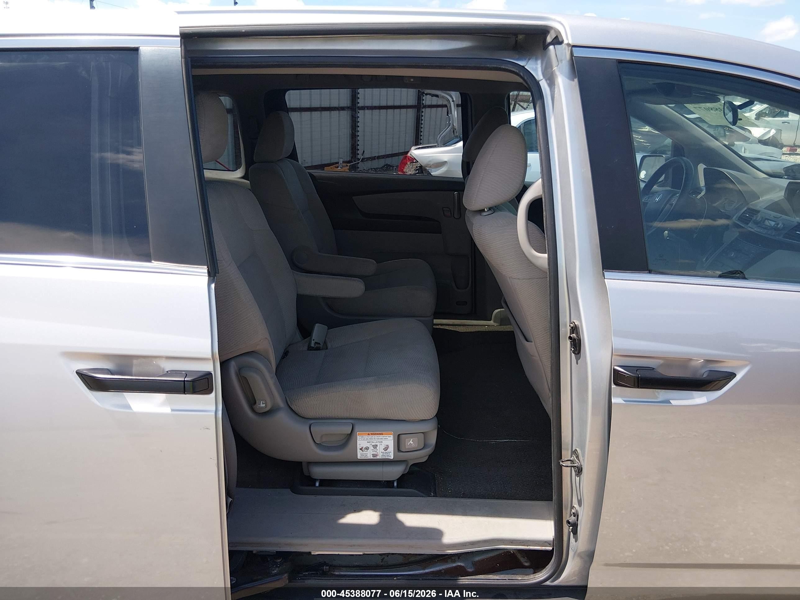 2013 Honda Odyssey Lx Silver vin: 5FNRL5H28DB028816