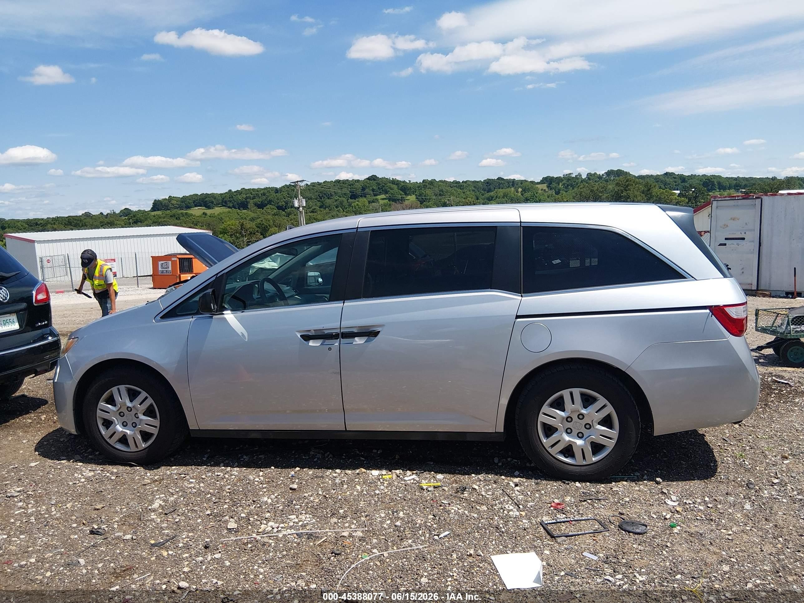 2013 Honda Odyssey Lx Silver vin: 5FNRL5H28DB028816