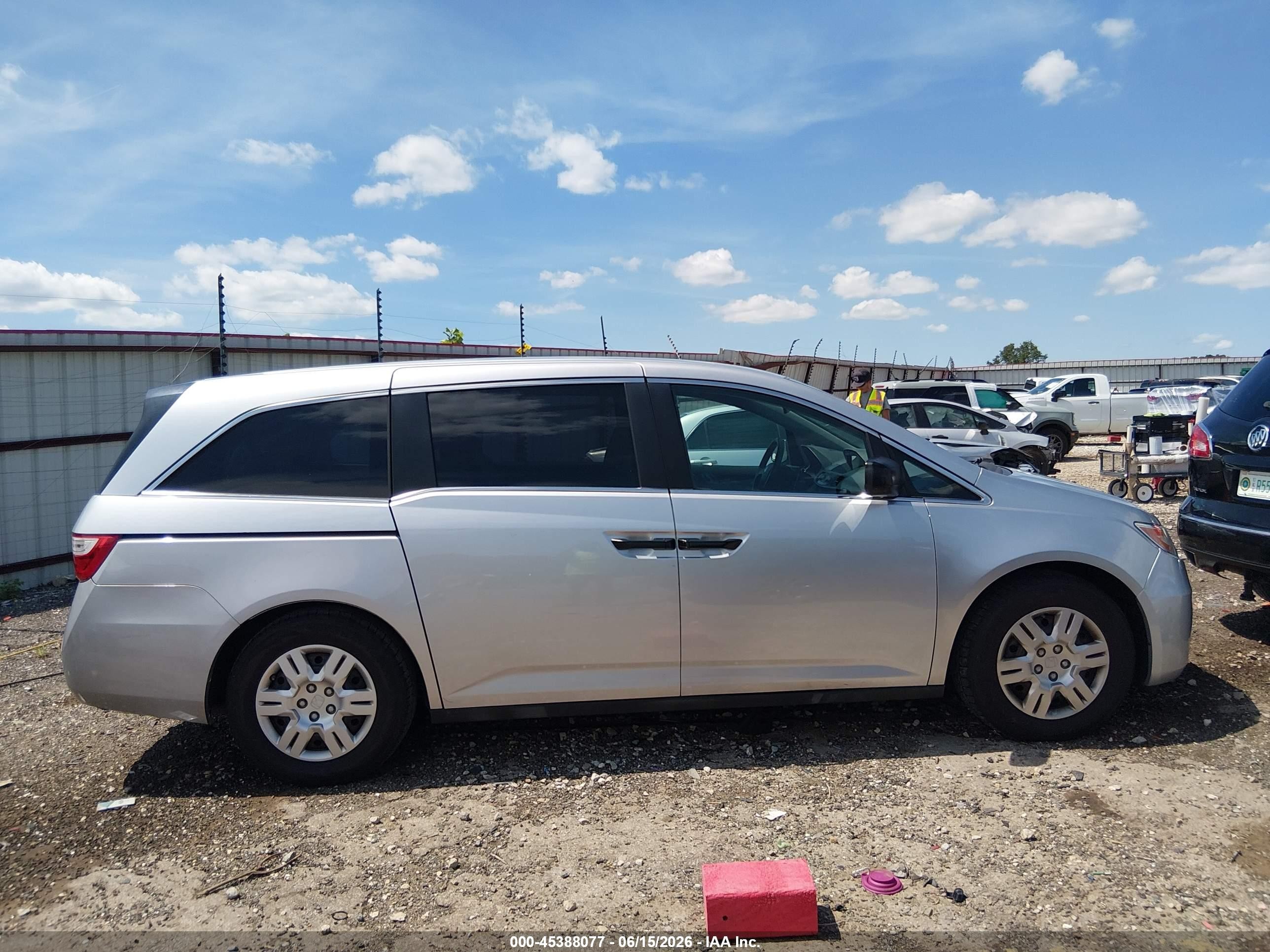 2013 Honda Odyssey Lx Silver vin: 5FNRL5H28DB028816
