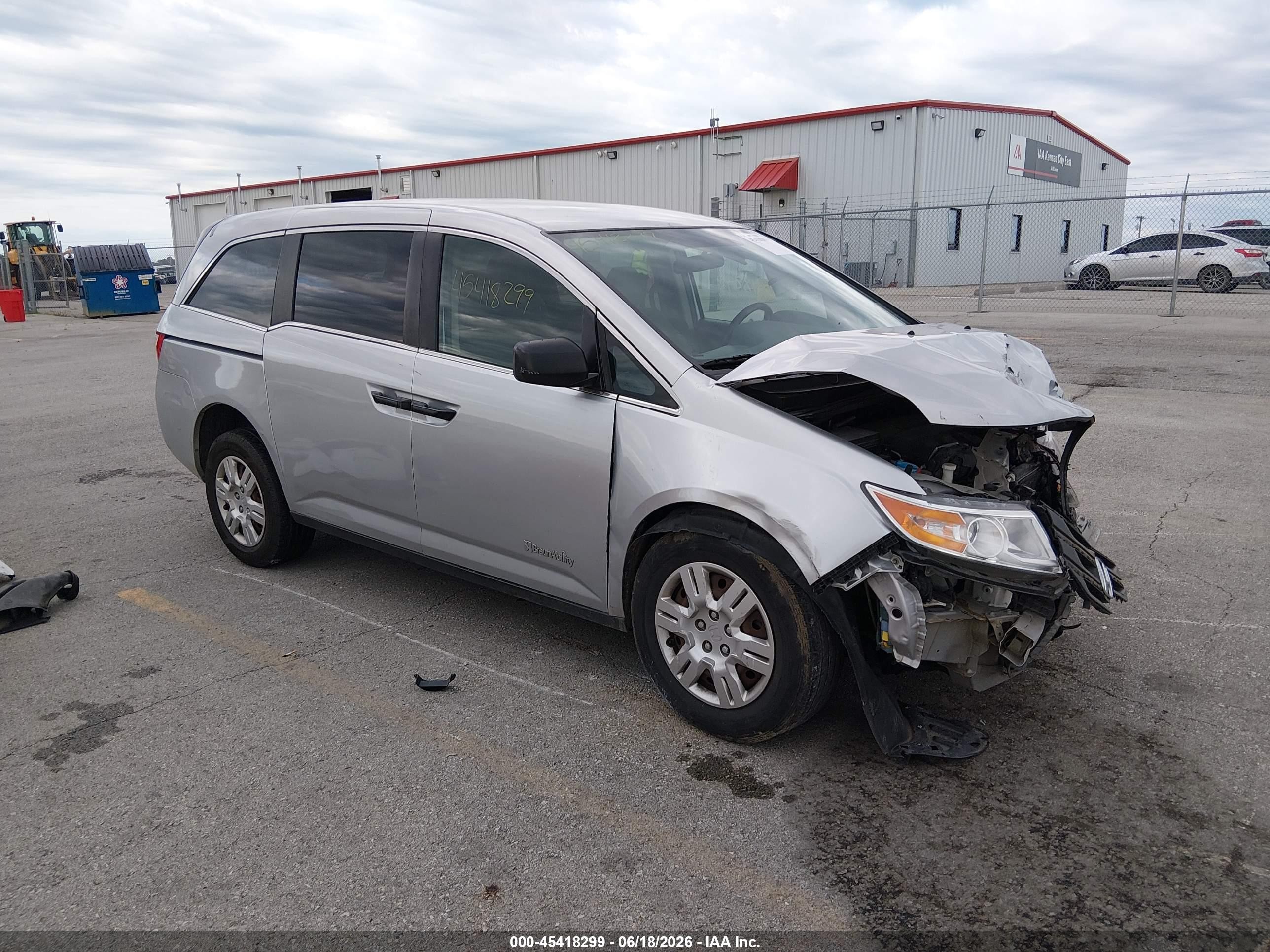 2013 Honda Odyssey Lx Серебряный vin: 5FNRL5H28DB055658