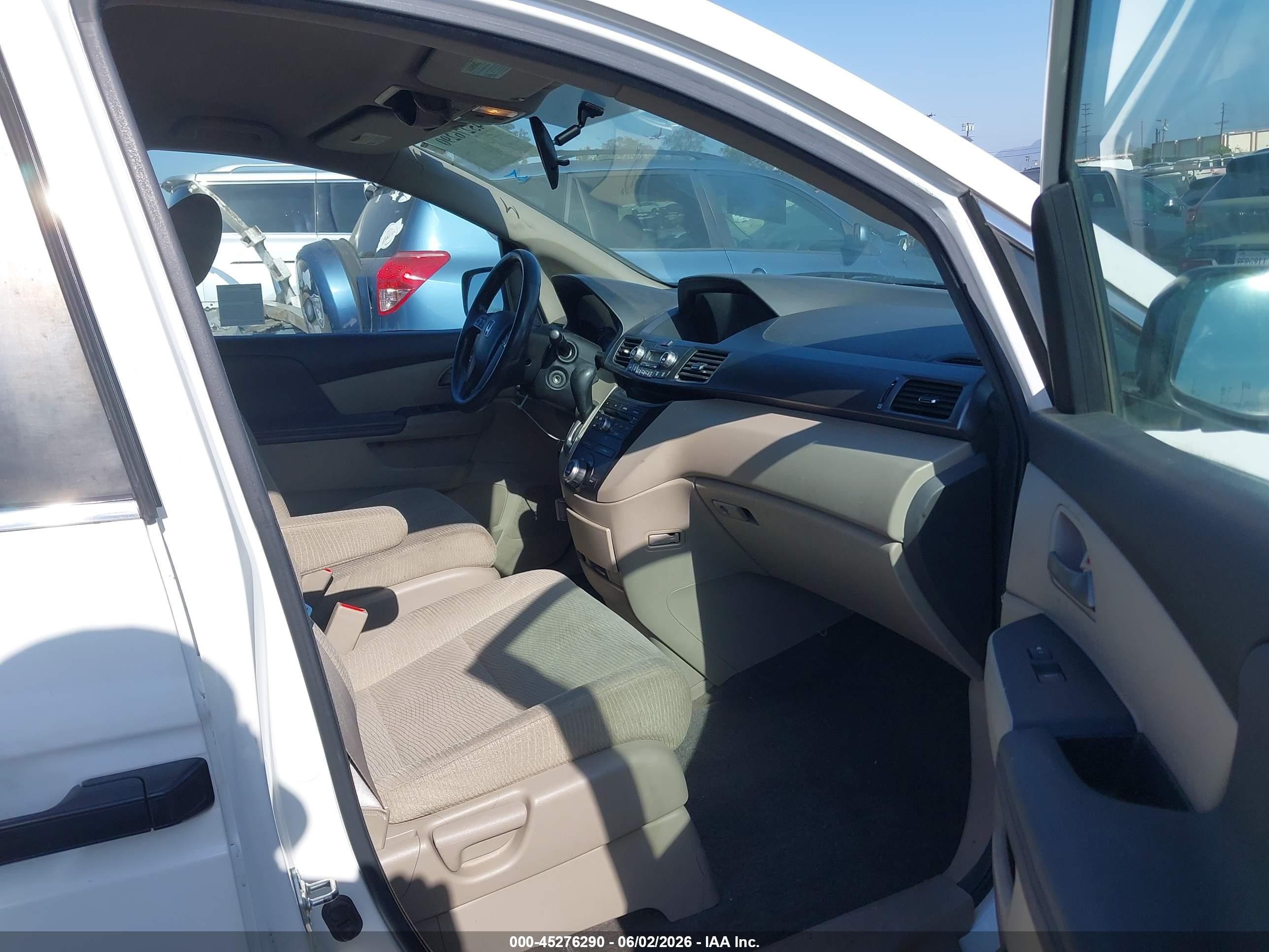 2013 Honda Odyssey Lx White vin: 5FNRL5H28DB068703