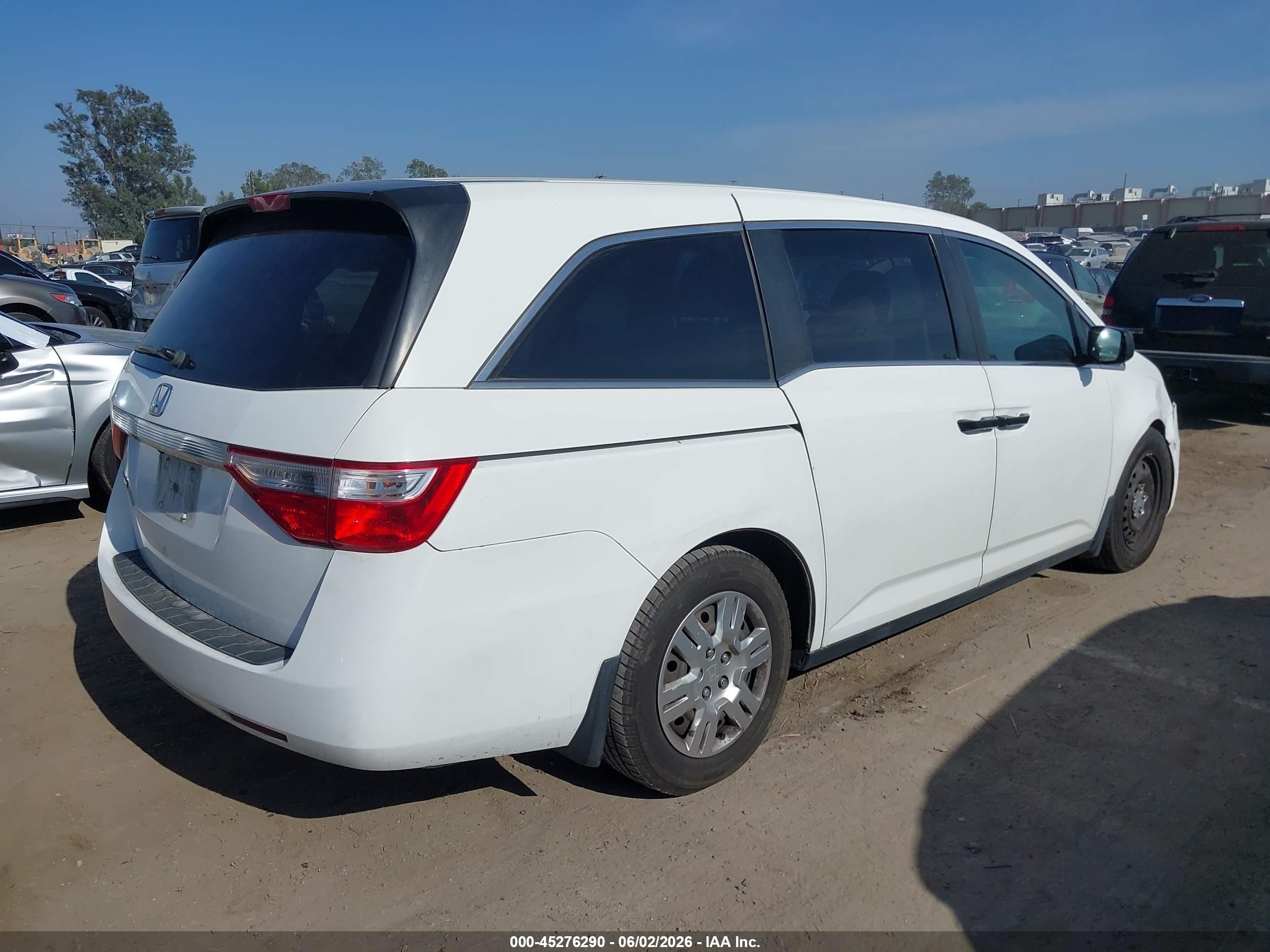 2013 Honda Odyssey Lx White vin: 5FNRL5H28DB068703